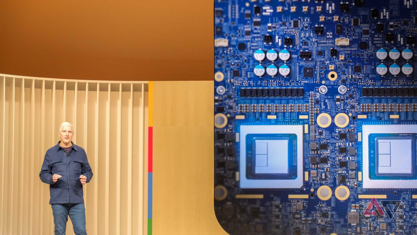 تركيز مخيب للآمال على المشاهير على الهواتف ريك أوسترلوه على خشبة المسرح بجوار رسم من شرائح الهاتف المحمول