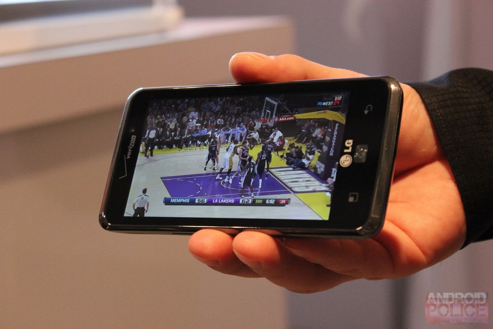 [updated Hands On] Ces 2012 Lg Spectrum Hitting Verizon On January 19 With 4g Lte 4 5 Hd