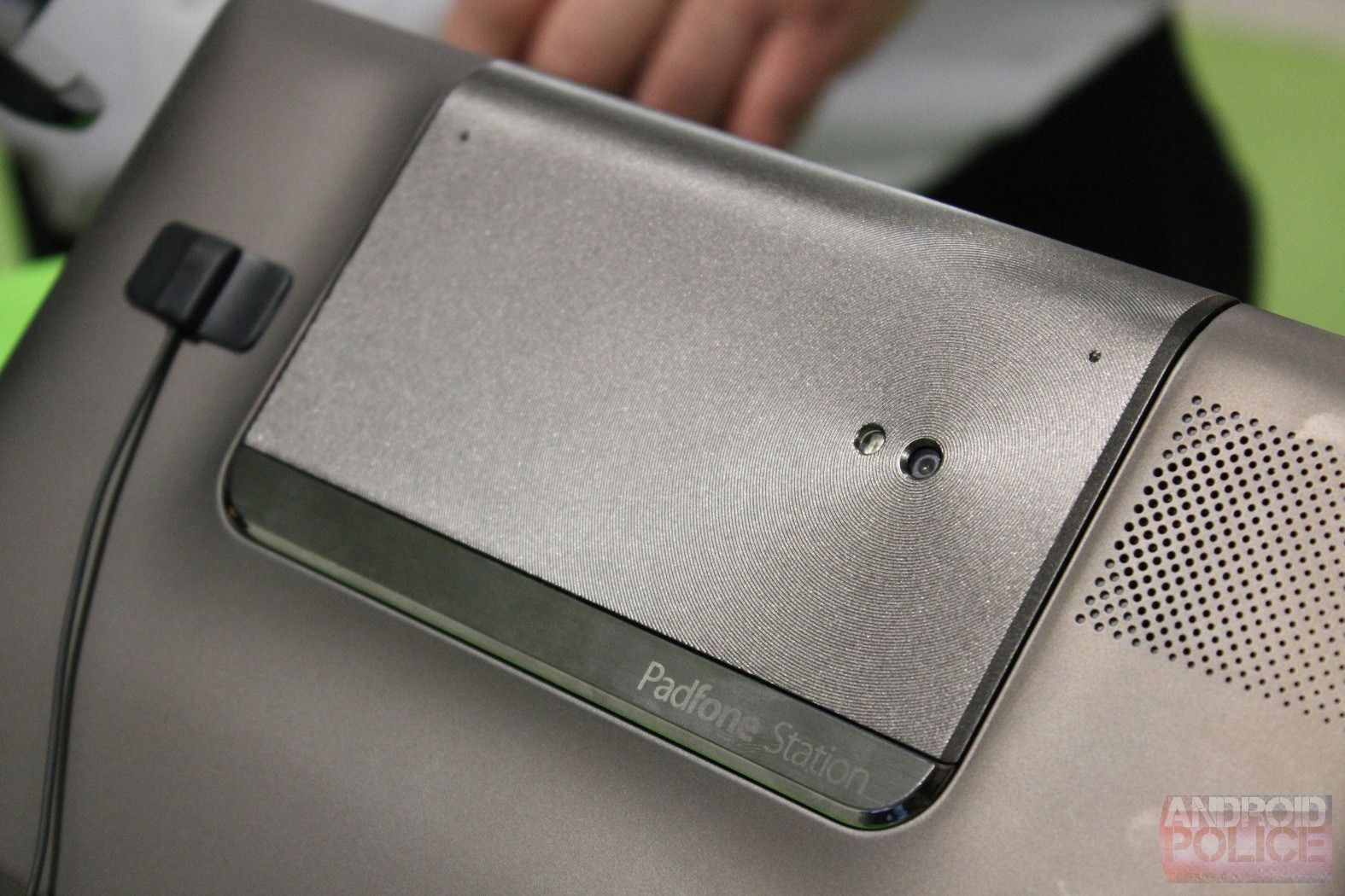 [MWC 2012] HandsOn With The ASUS Padfone It's A Phone In A Tablet On