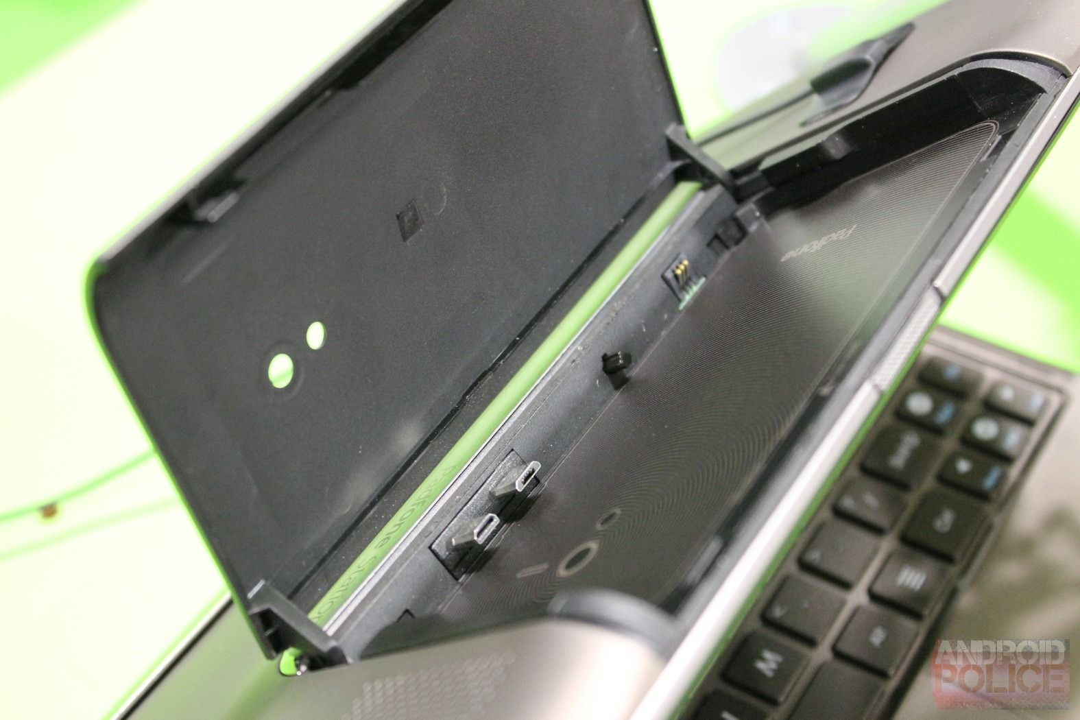 [MWC 2012] HandsOn With The ASUS Padfone It's A Phone In A Tablet On