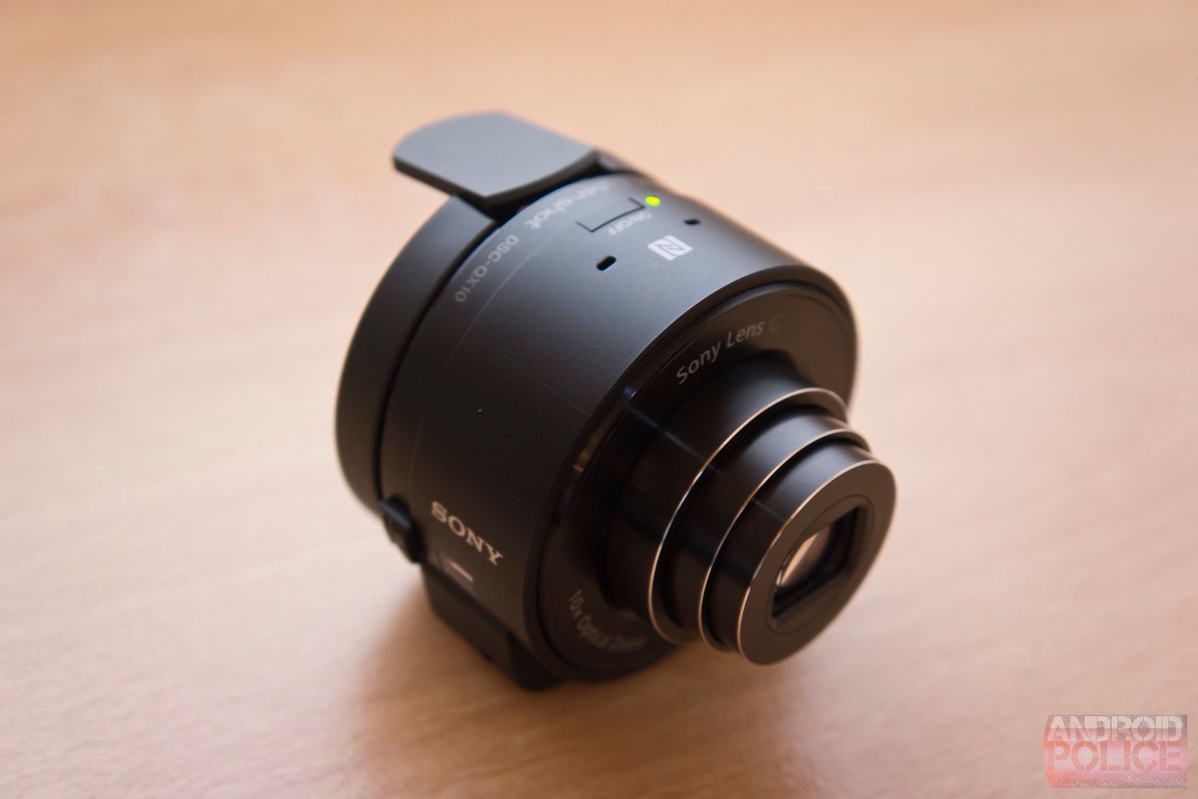 [IFA 2013] Sony QX10 Lens Camera Initial Impressions