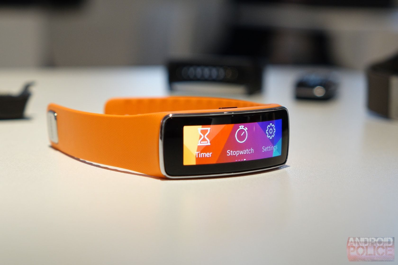 [MWC 2014] Samsung Gear Fit Hands-On: A Happy Medium Between Smartwatch ...