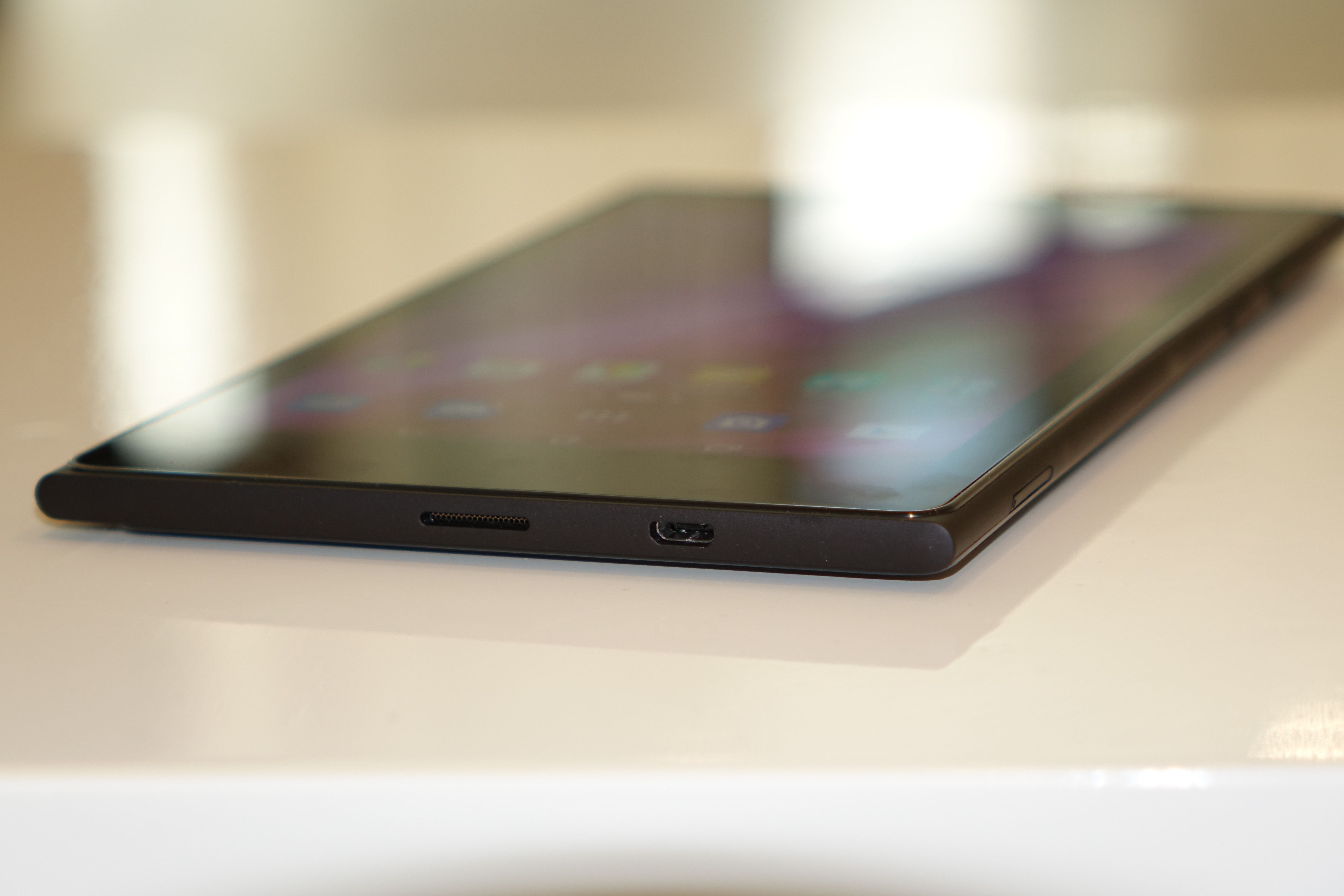 HandsOn With ASUS MeMo Pad 7 LTE Another MidRange Intel Tablet That's Actually Pretty OK