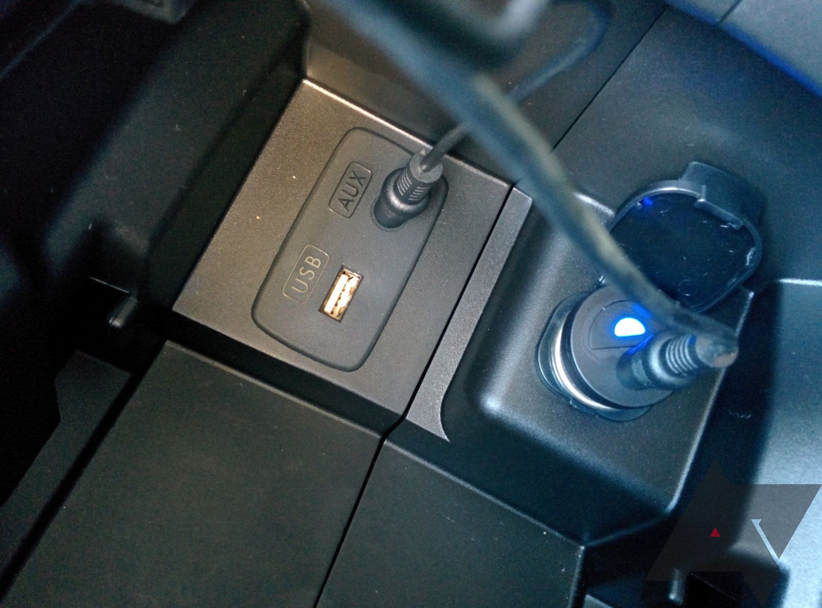 Griffin iTrip AUX Review: A Cheap Way To Get Bluetooth In Your Car That's  Still Kind Of Pricey