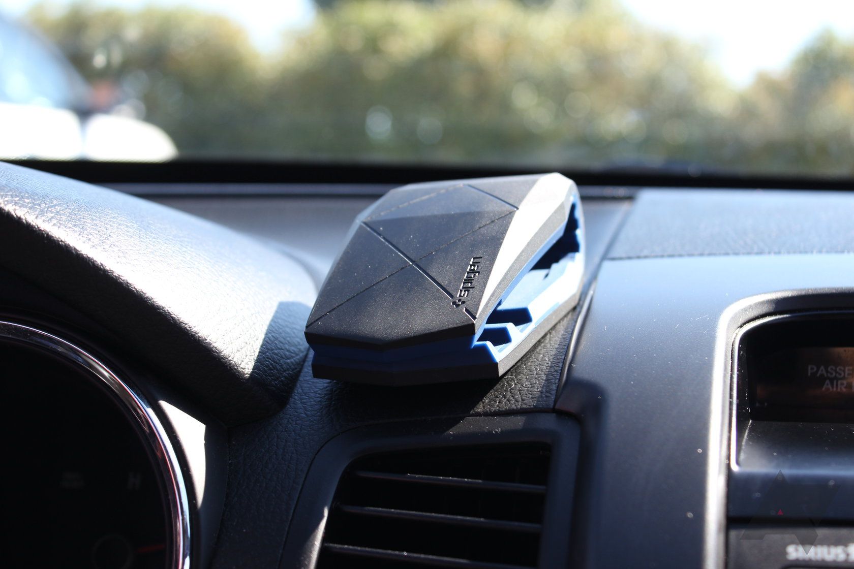 Spigen Stealth Car Mount Review A Really Good Solution To A Really Old