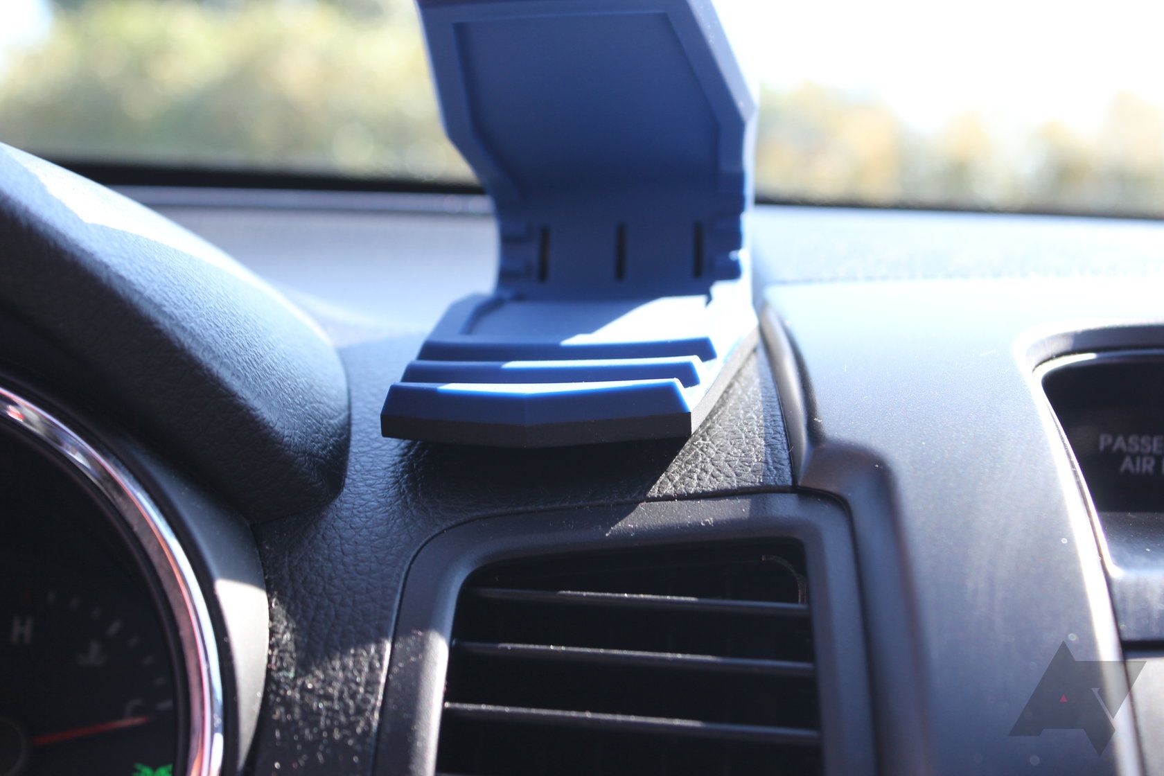 Spigen Stealth Car Mount Review A Really Good Solution To A Really Old