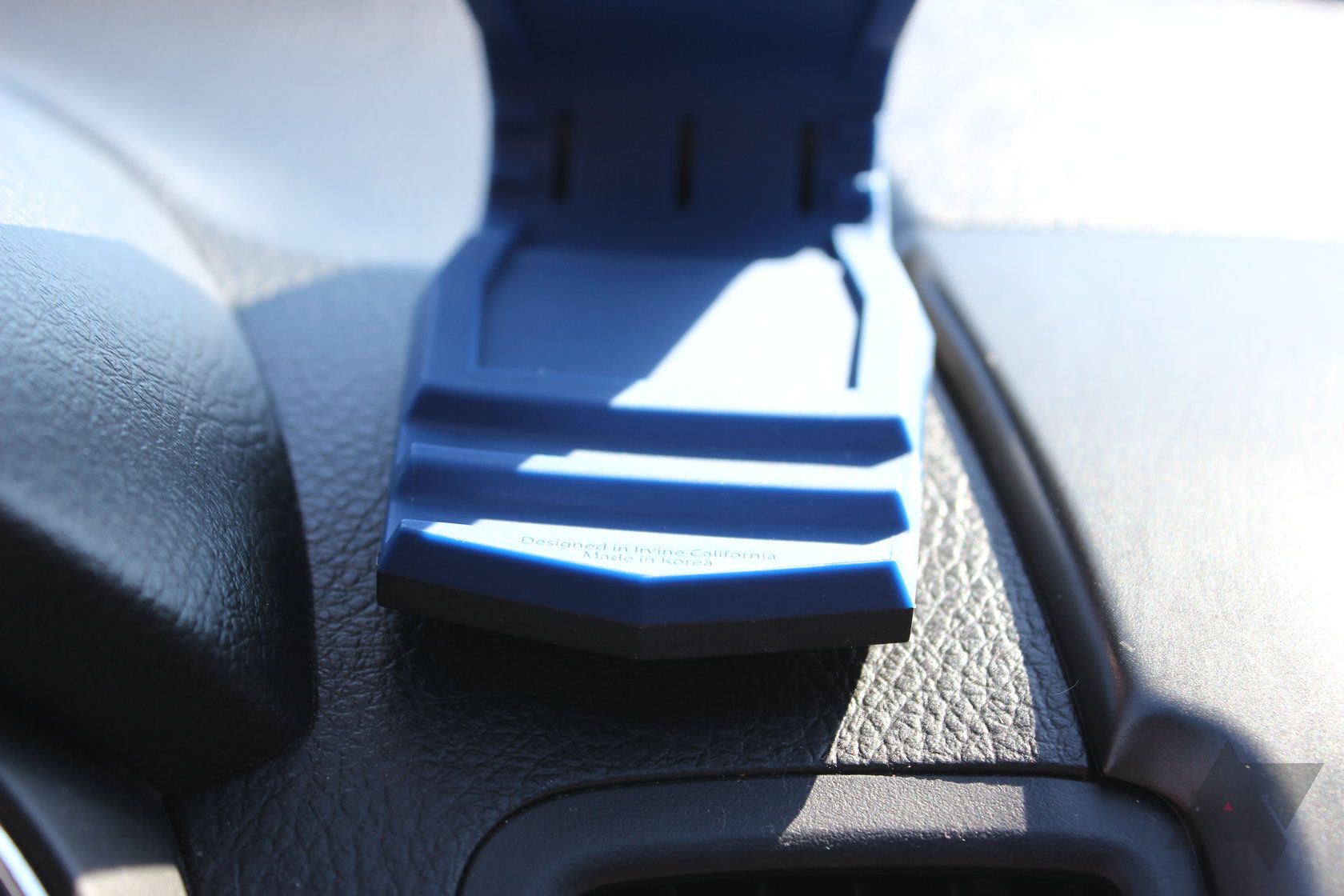 Spigen Stealth Car Mount Review A Really Good Solution To A Really Old