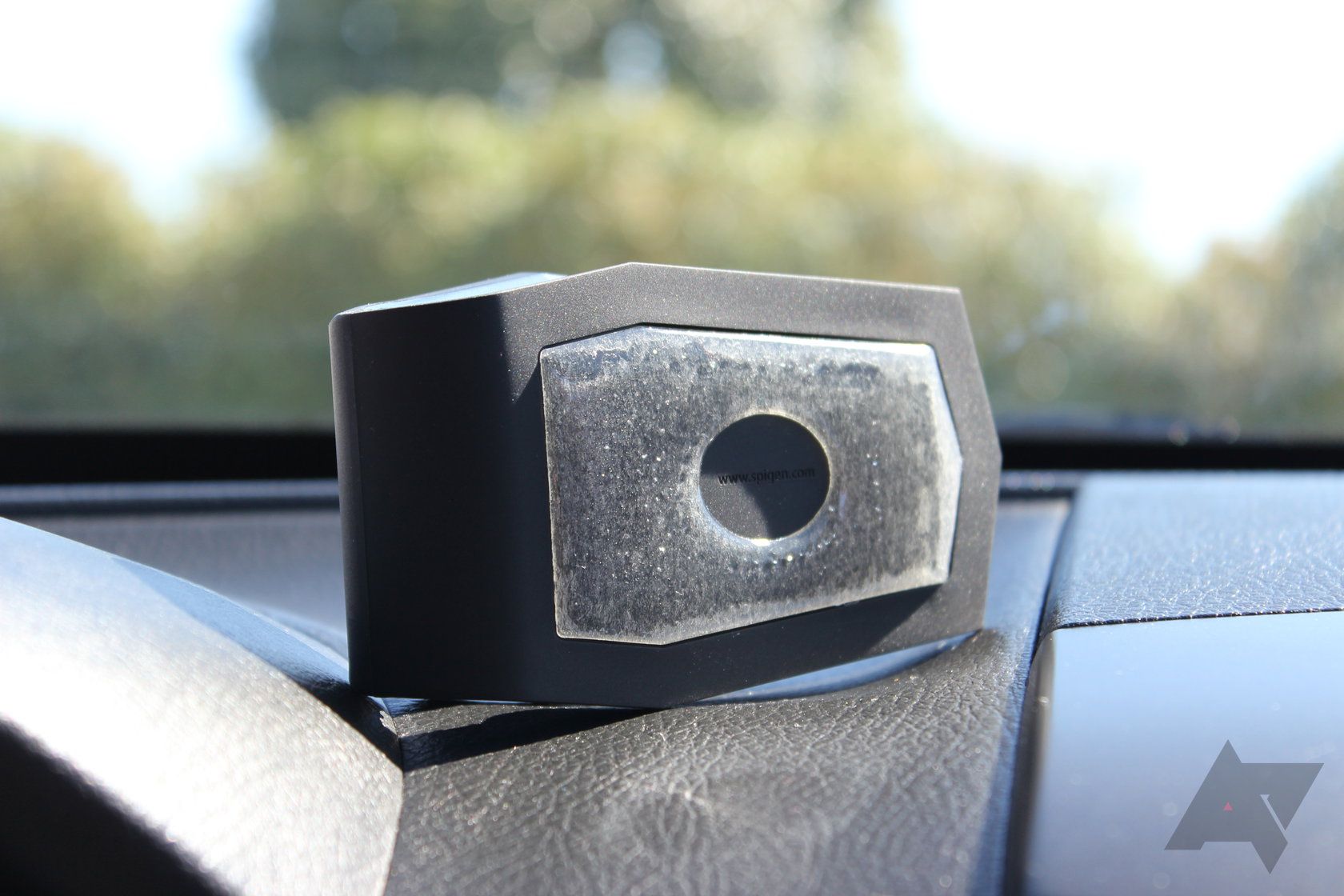 Spigen Stealth Car Mount Review: A Really Good Solution To A Really Old ...