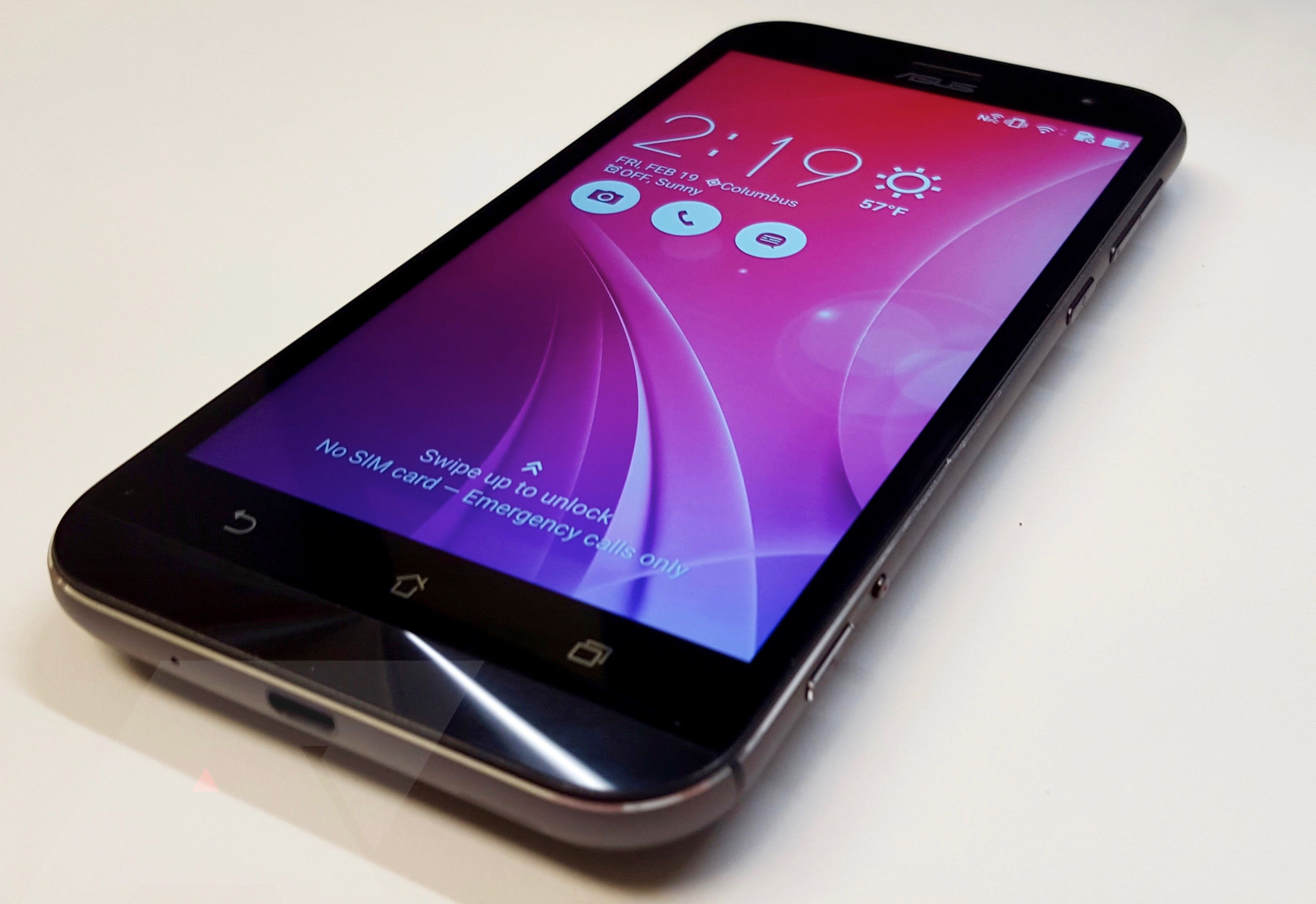 ASUS - ZenFone3　美品 ASUS ZenFone Zoom Review: 3x Optical Zoom On A Phone That