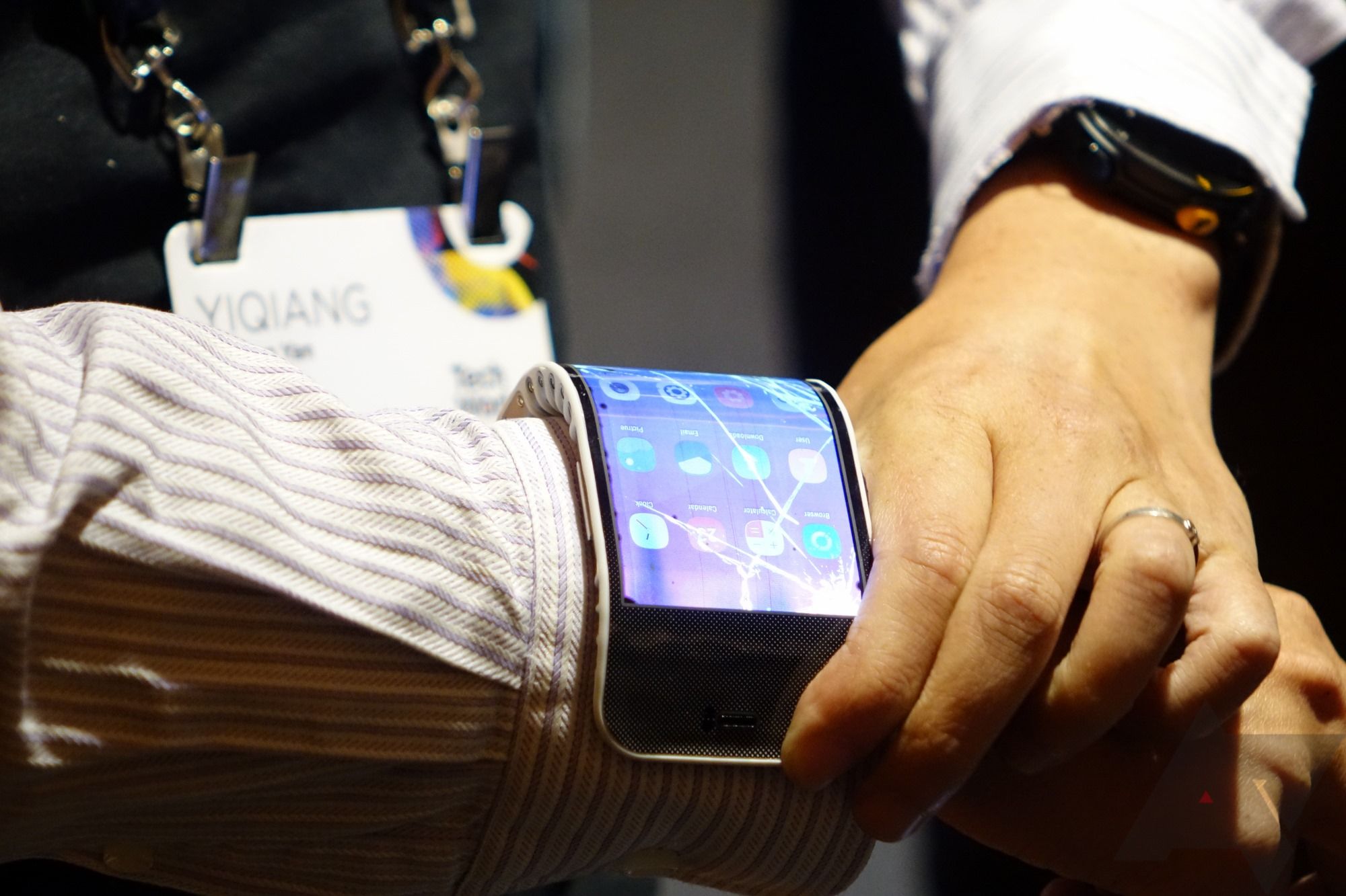 Wrist outlet display phone