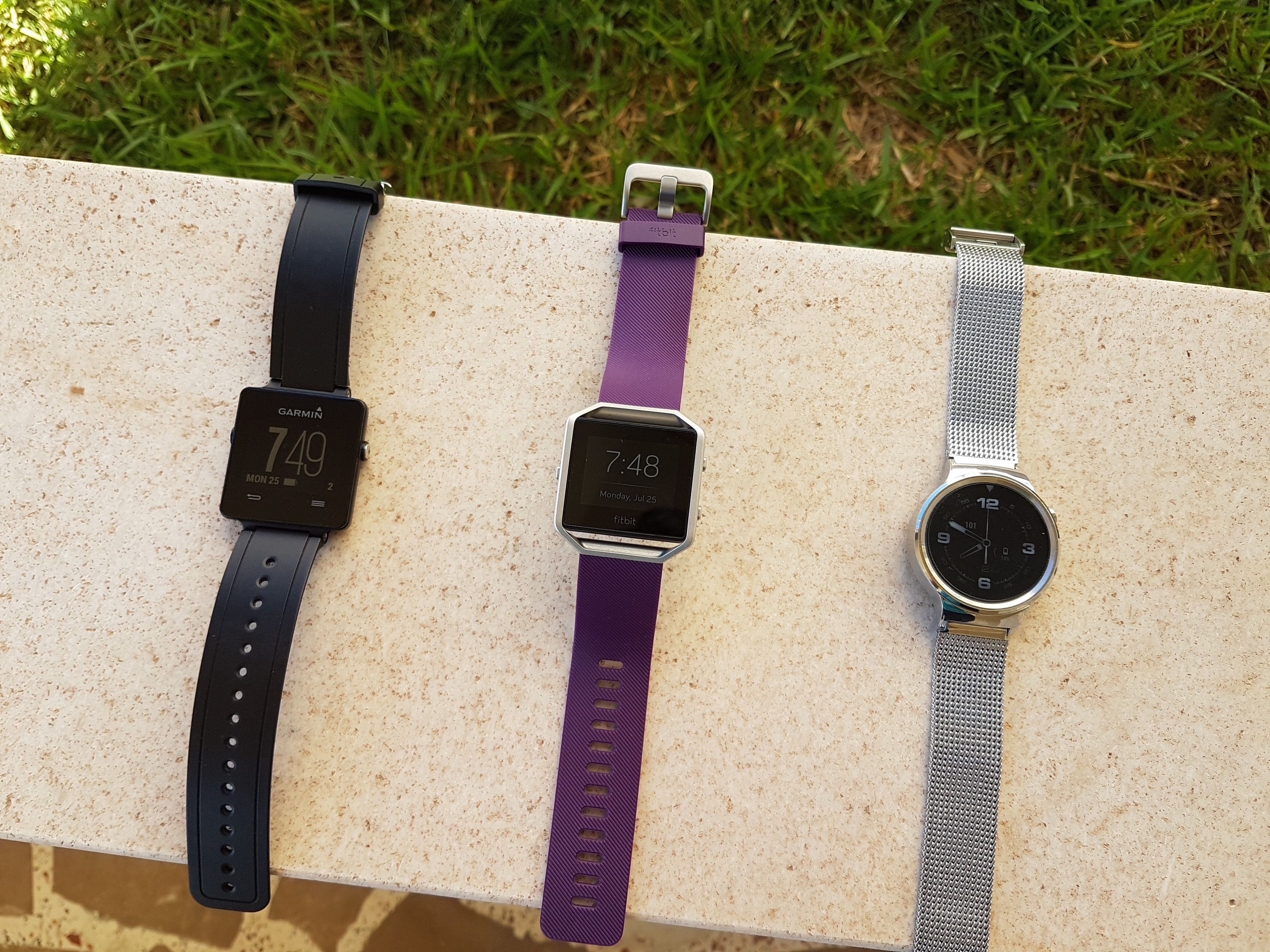 Garmin vivoactive 3 sale vs fitbit blaze