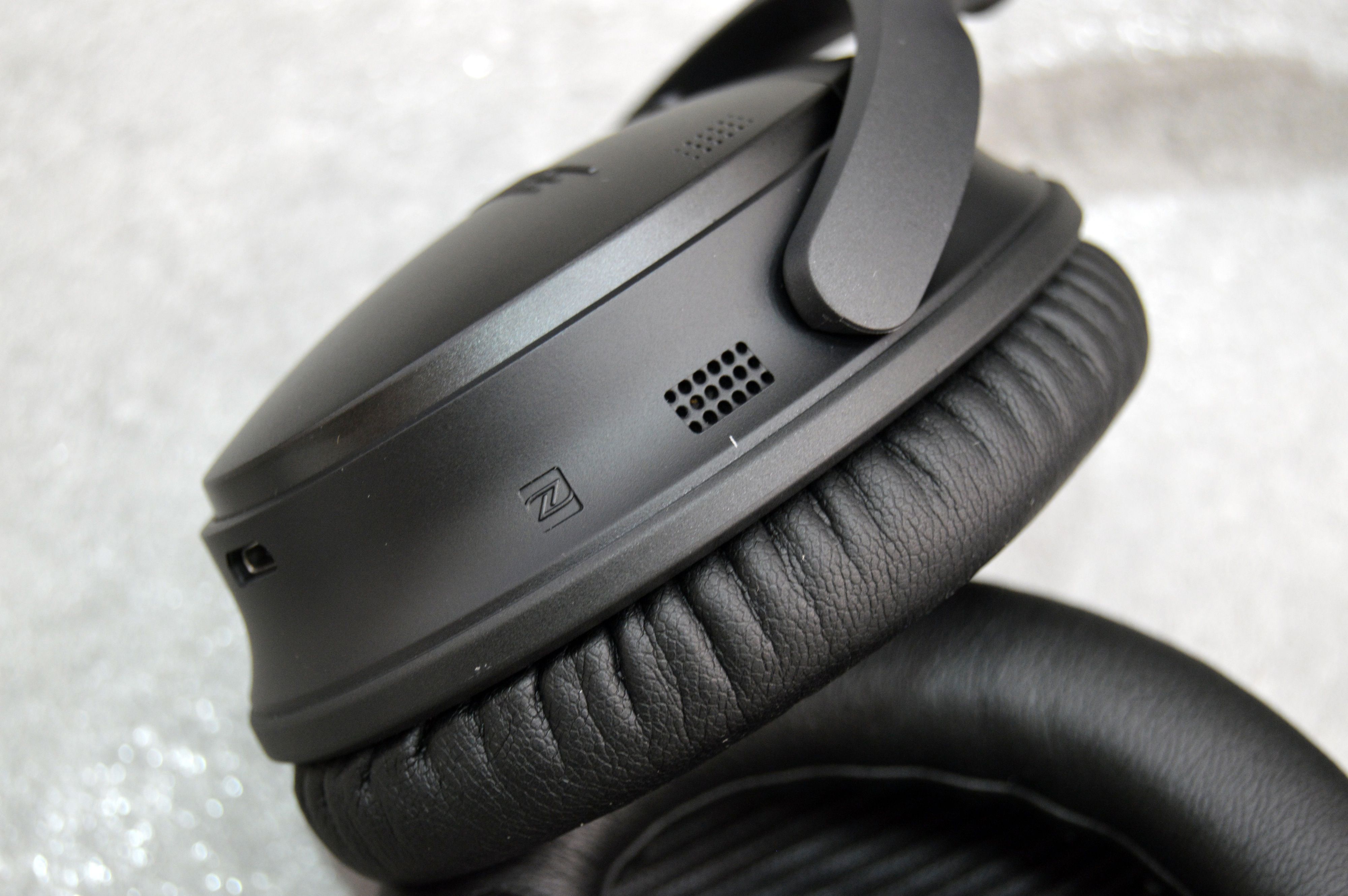 Bose QuietComfort 35 review: Superb quiet and comfort come with a high ...