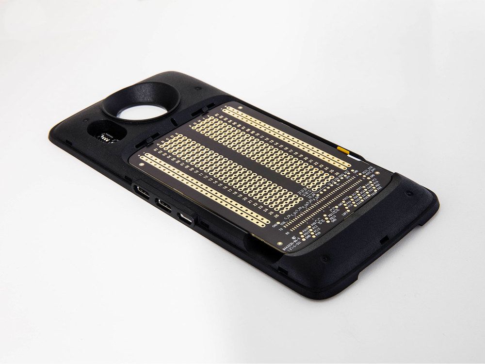 Motorola partners with Indiegogo to foster development of new Moto Mods