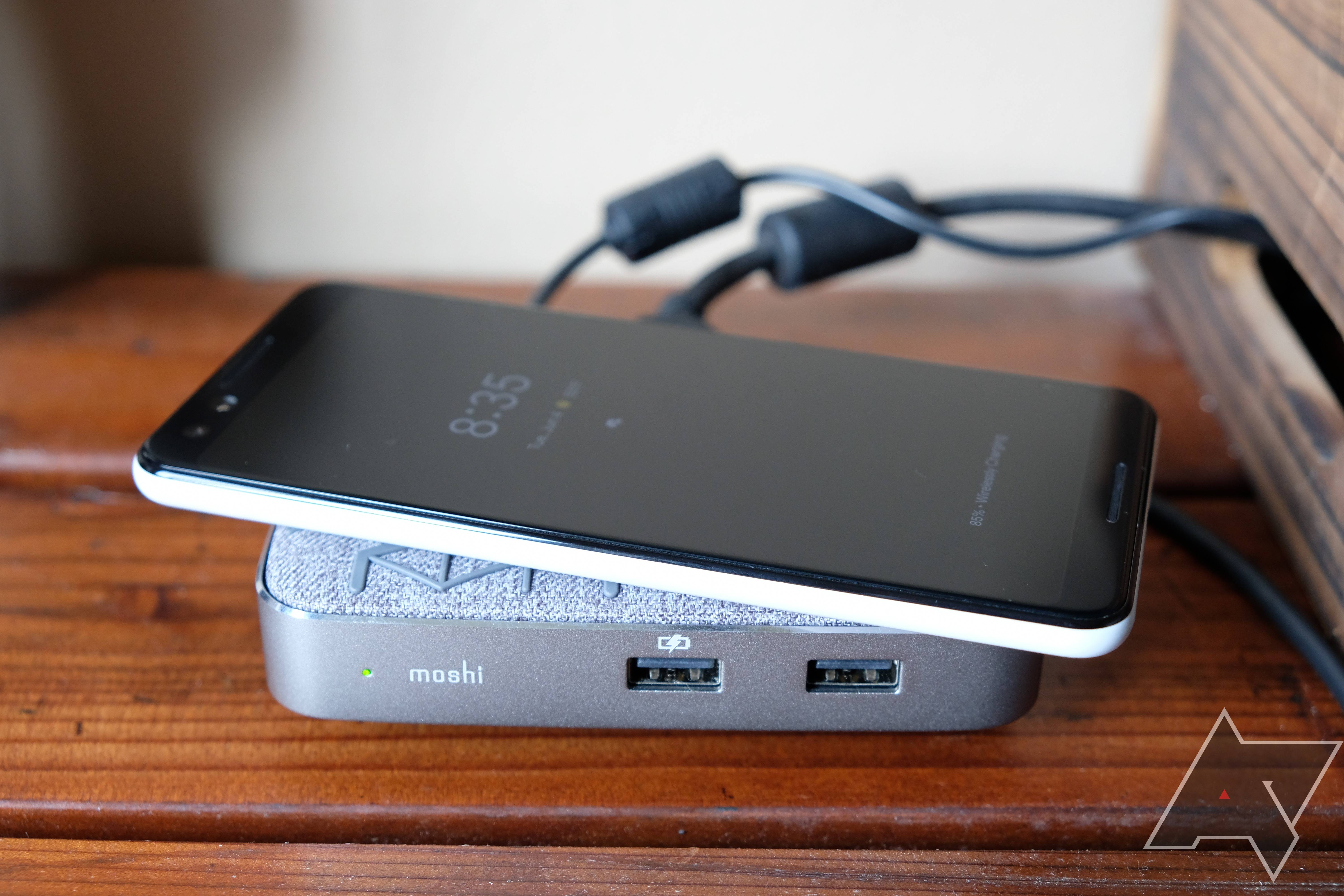 Moshi Symbus Q – Docking Station USB-C Con Ricarica Wireless Qi (15W) – Hub 6-in-1 Con HDMI, Ethernet, Premiato CES 2019