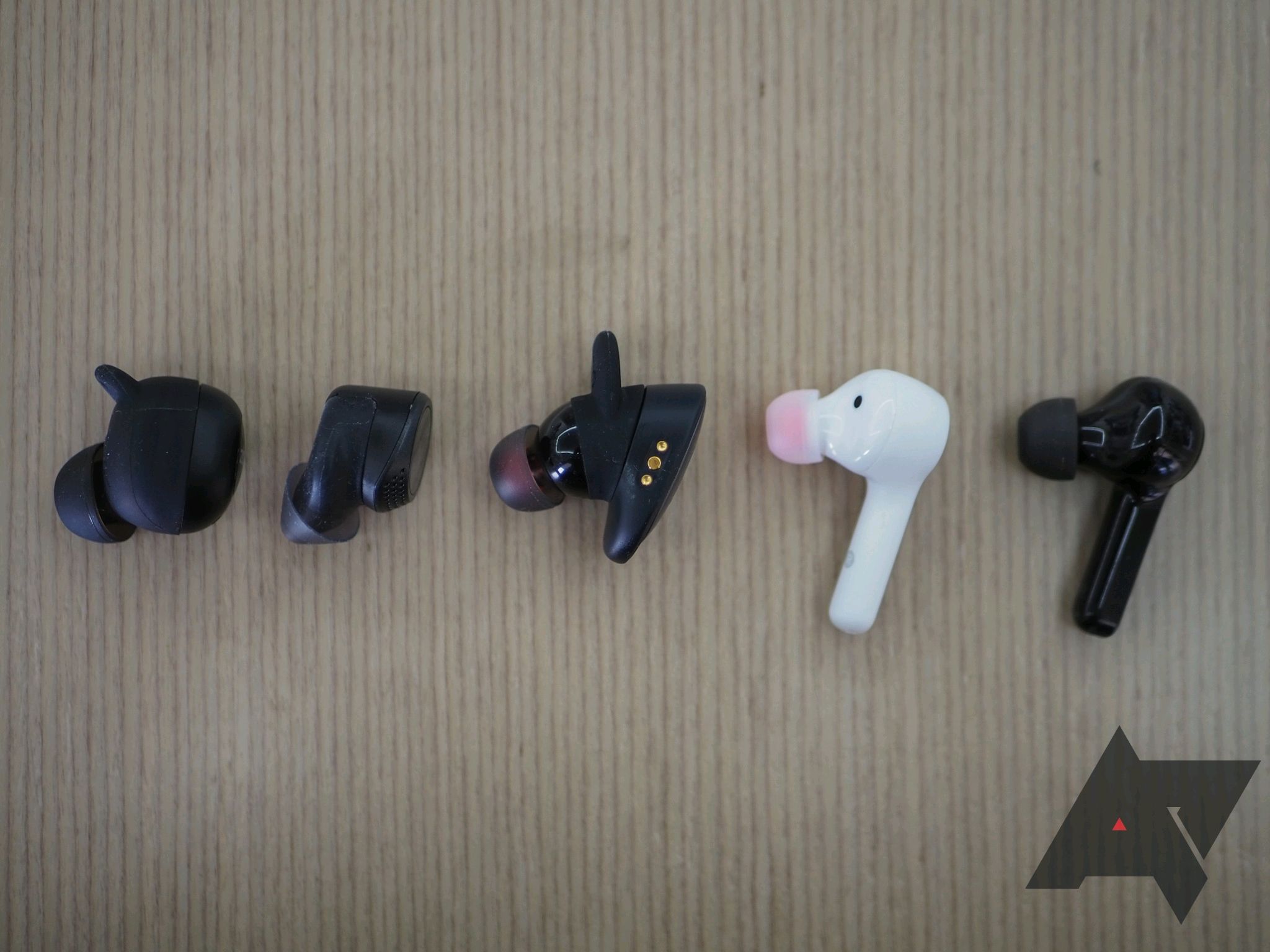 Samsung galaxy buds plus discount vs soundcore liberty 2 pro