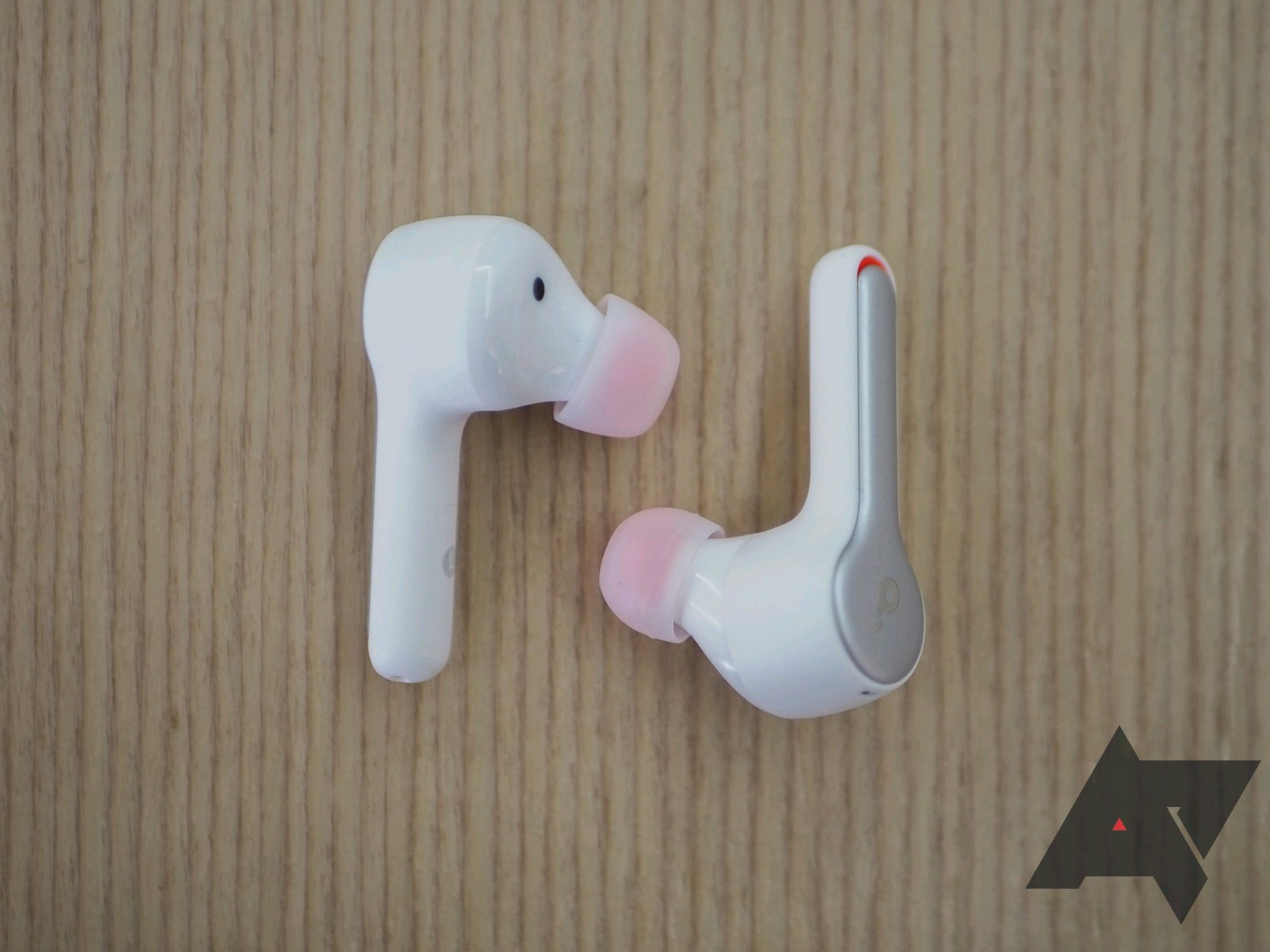 Apple airpods vs online anker liberty air 2