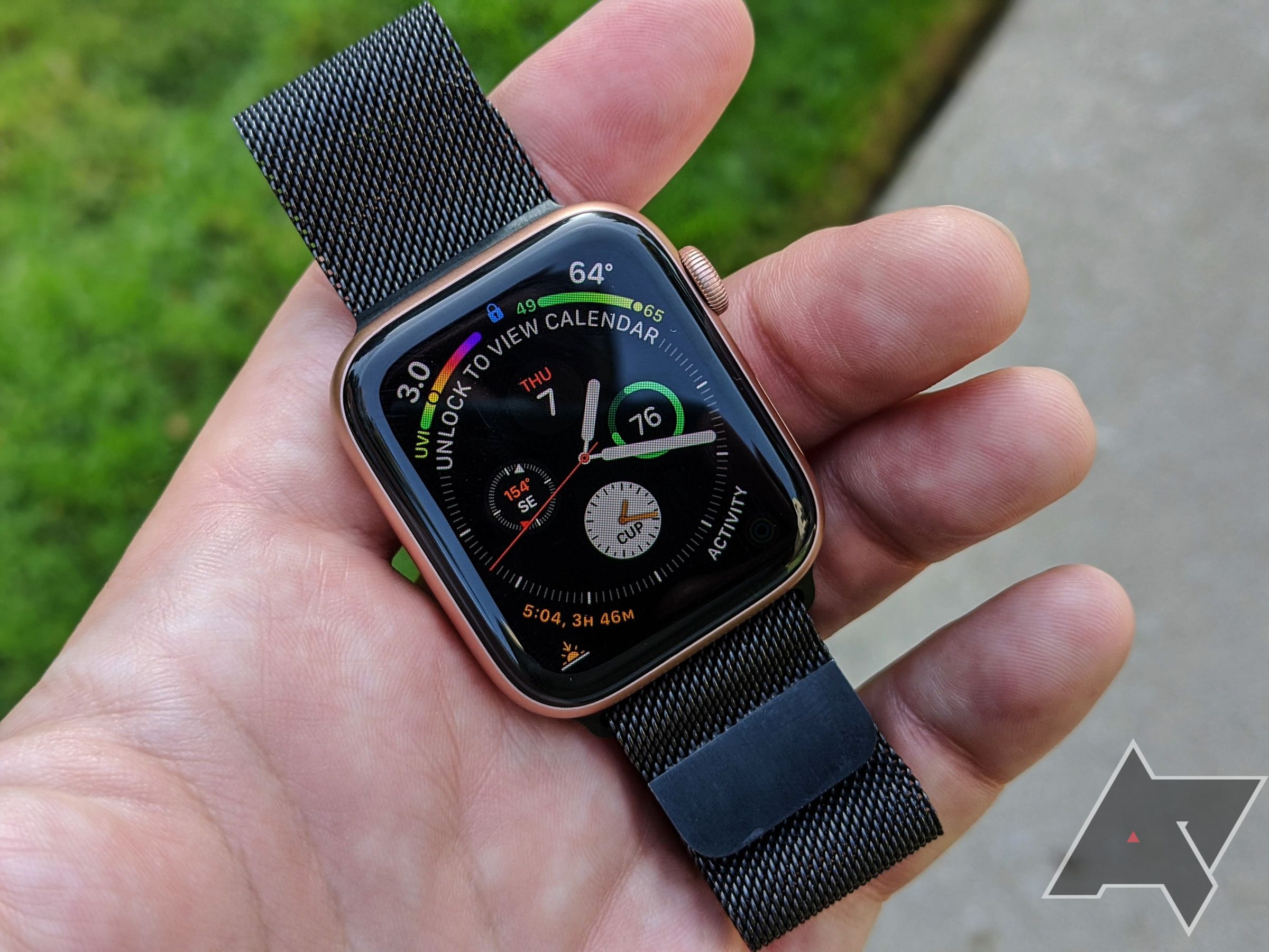 I'm an Android user who tried the Apple Watch for a month — it's now only smartwatch I'll recommend