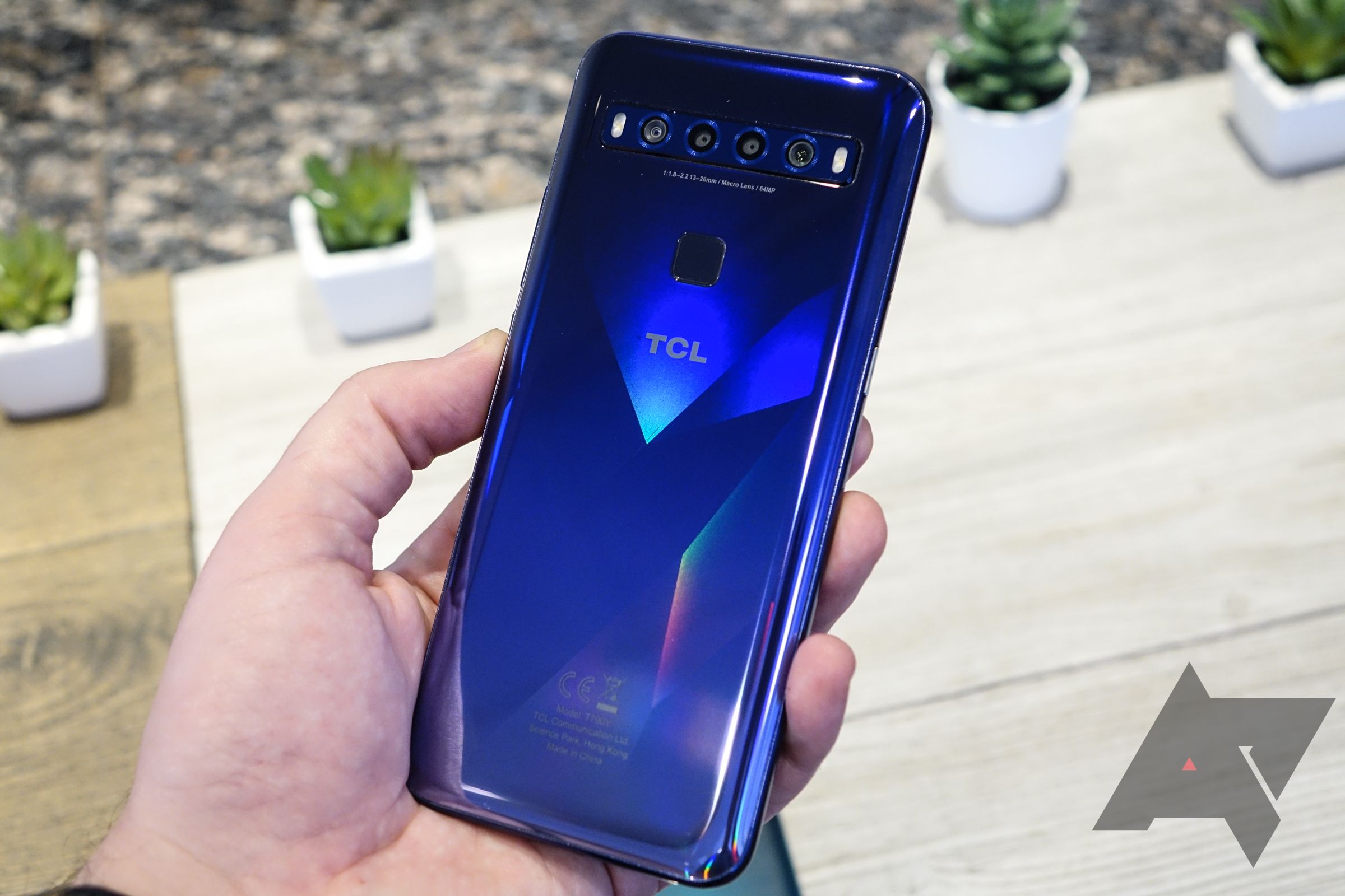 新品未開封  TCL-10 5G Chrome Blue TCL's new mid-range 10 series looks like a killer value