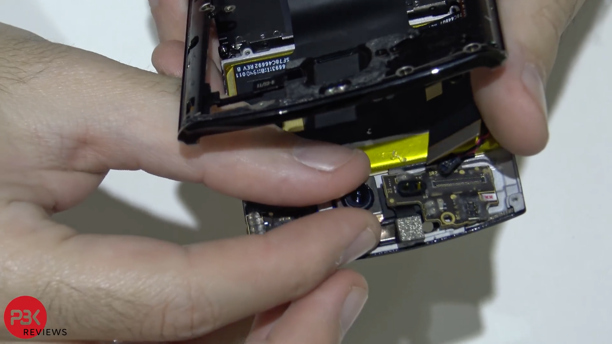 Moto Razr teardown shows off tiny dual batteries and ultra-thin folding ...