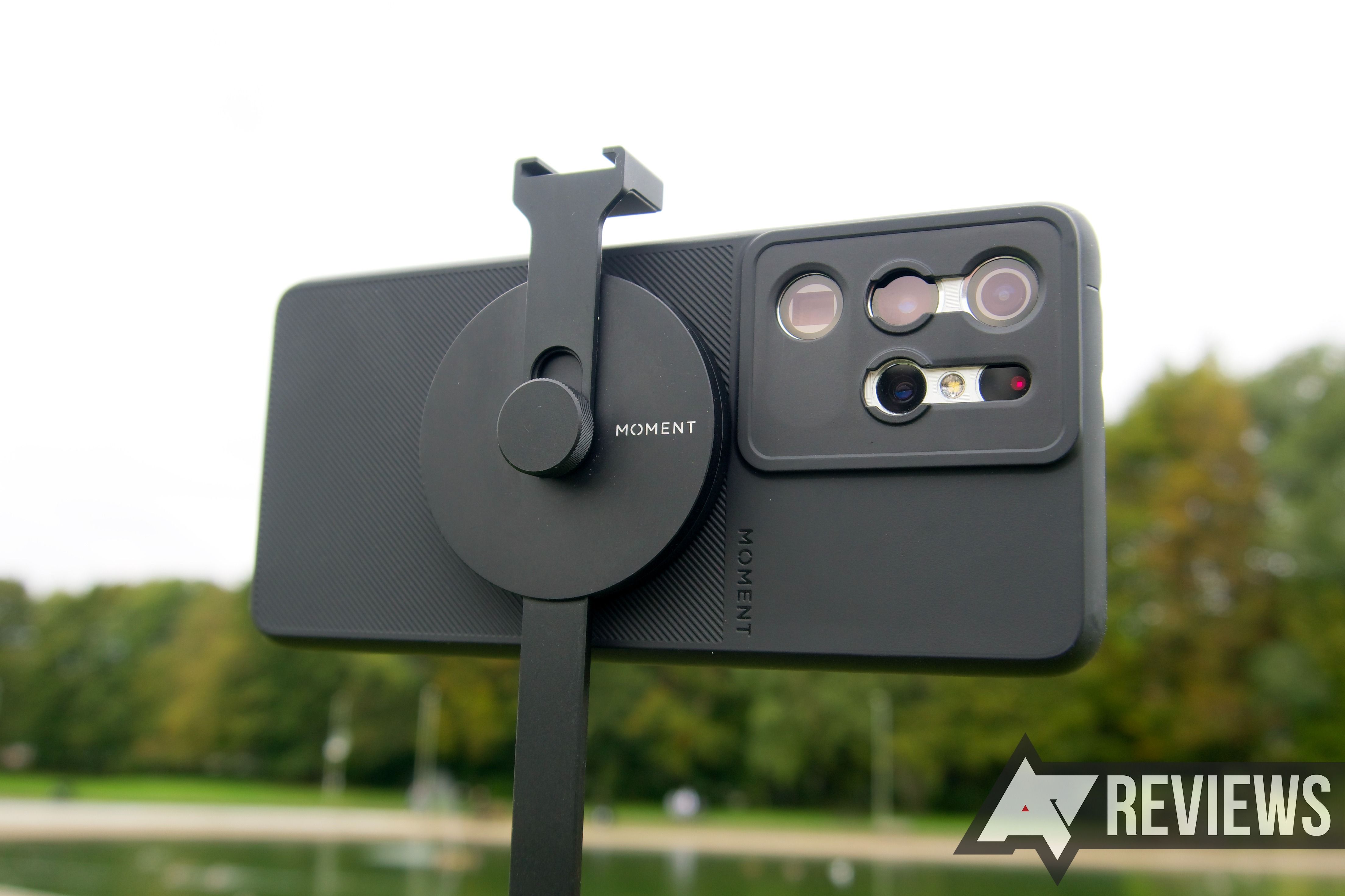 Samsung Galaxy S21 gets MagSafe support, courtesy of Moment cases - Sammy  Fans