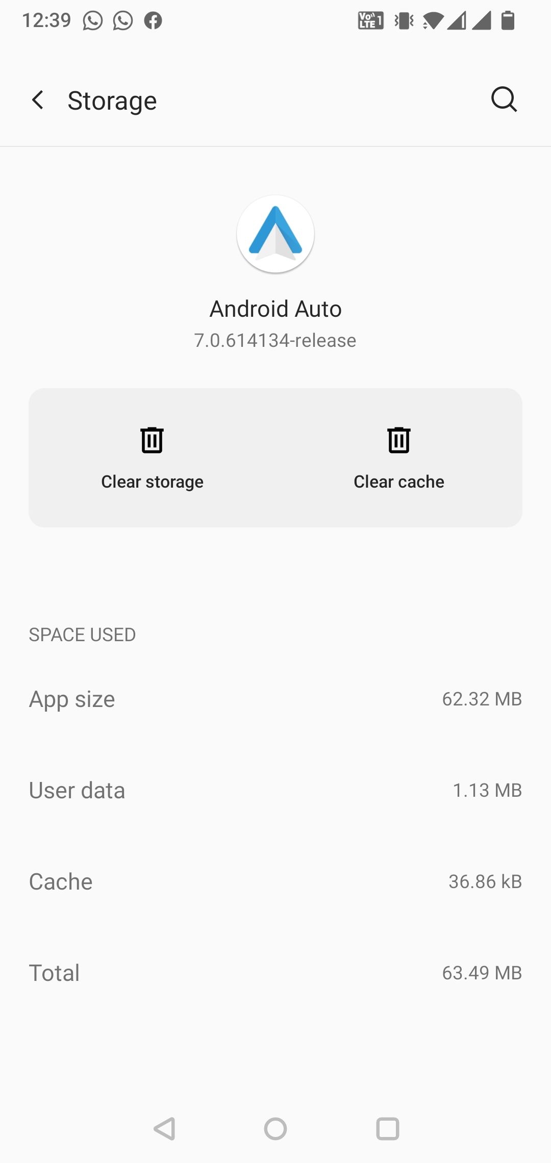 A captura de tela mostra a página de armazenamento do Android Auto.  Limpar armazenamento e Limpar cache são opções exibidas na parte superior.