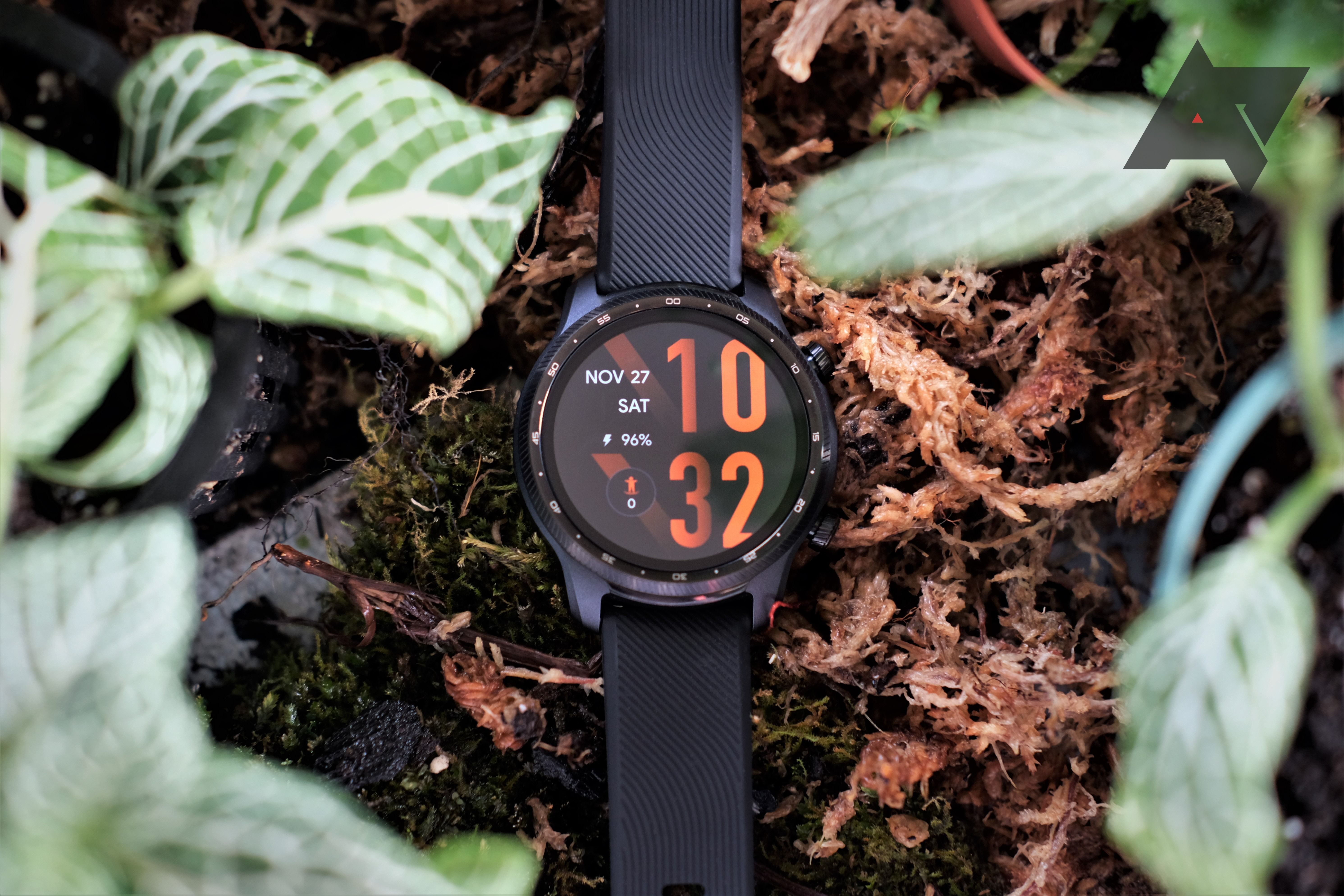 TicWatch PRo 3 Ultra GPS review front color between