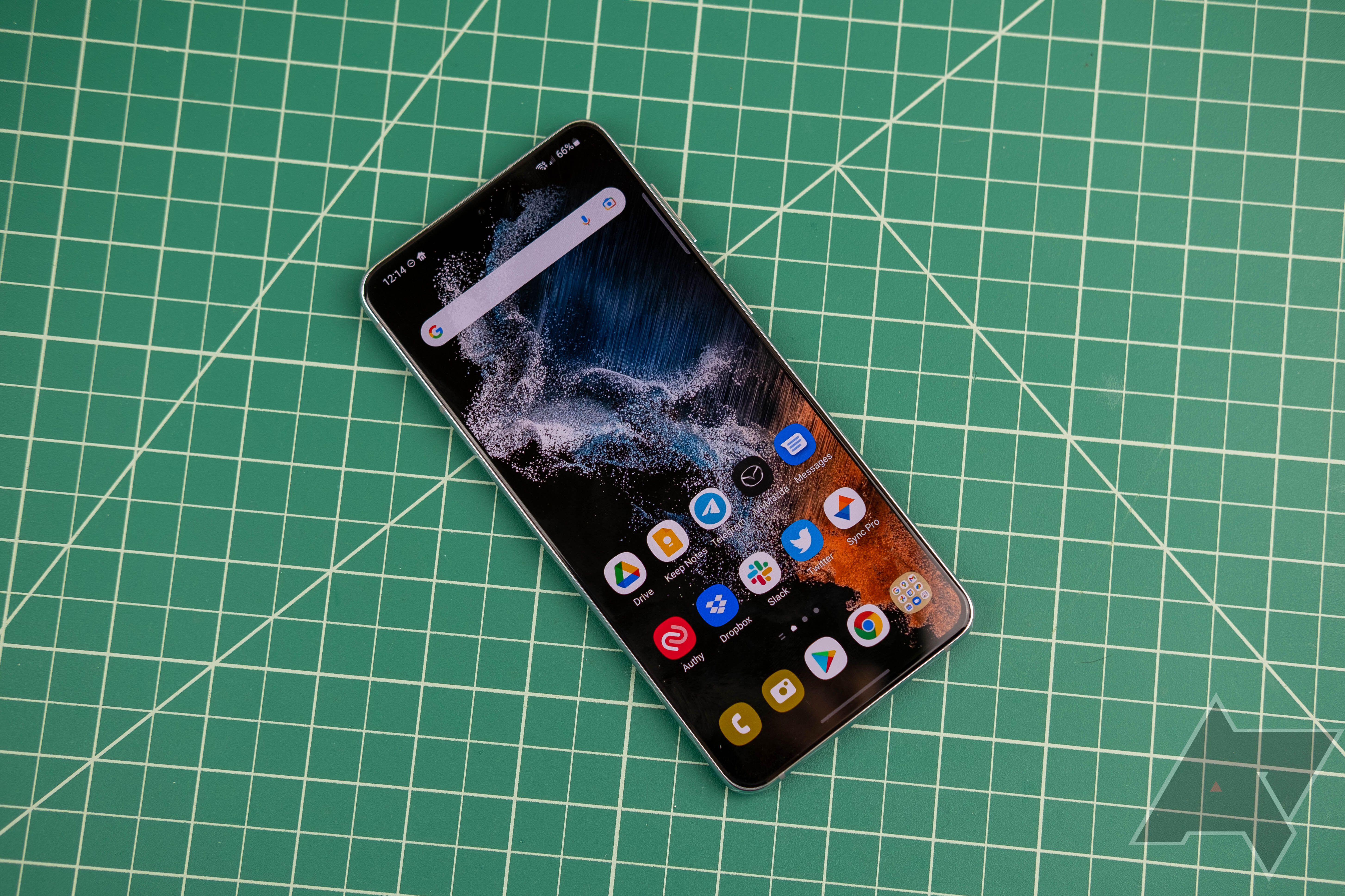Samsung Galaxy S22 sắp ra mắt và bạn đang tìm kiếm những bức hình nền đẹp cho điện thoại của mình? Bạn đã đến đúng chỗ. Với độ phân giải chất lượng cao và những bức ảnh đẹp, tải hình nền Samsung Galaxy S22 ngay để làm cho màn hình của bạn trở nên sống động hơn.