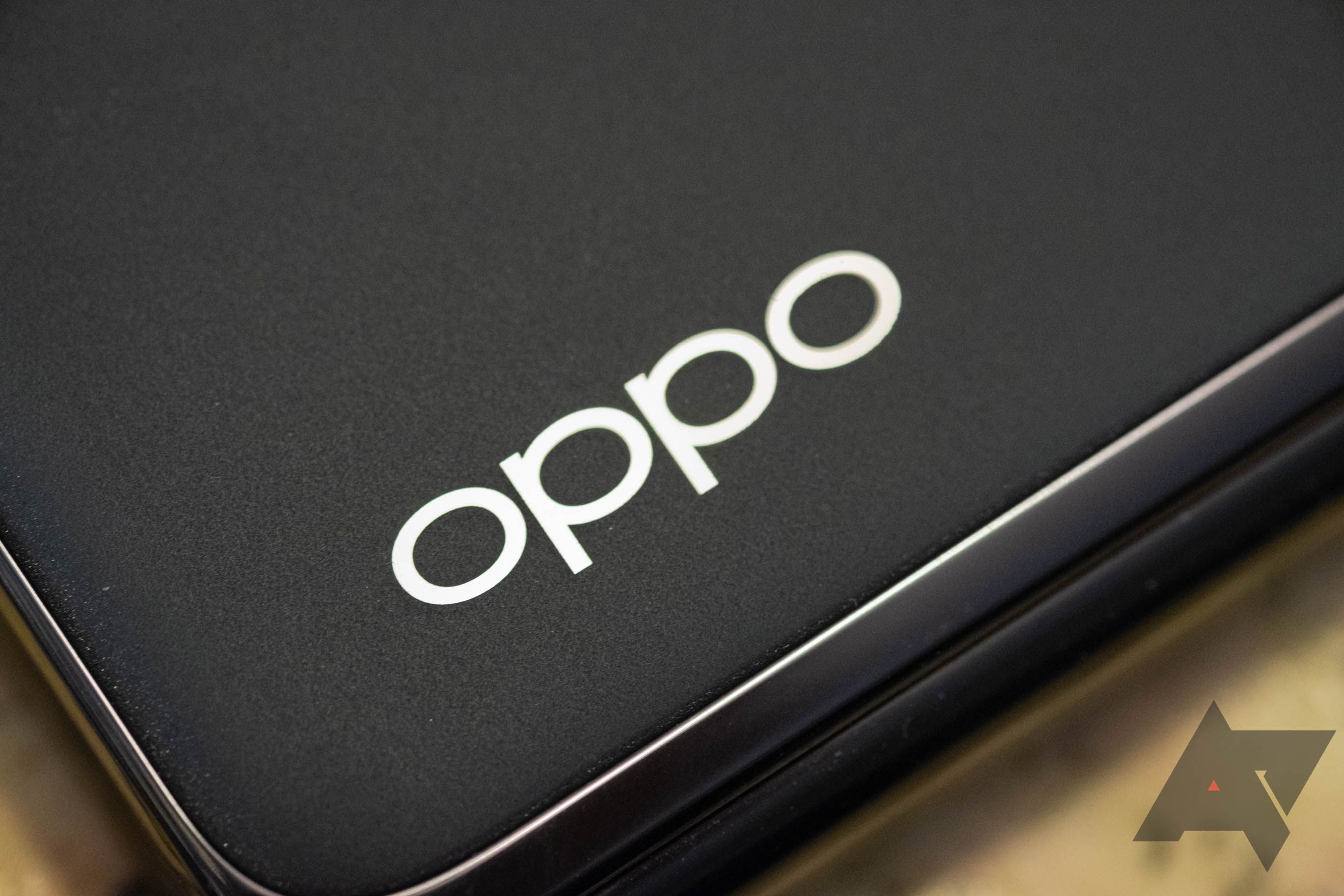 Oppo Generic Logo Hero Macro Find N