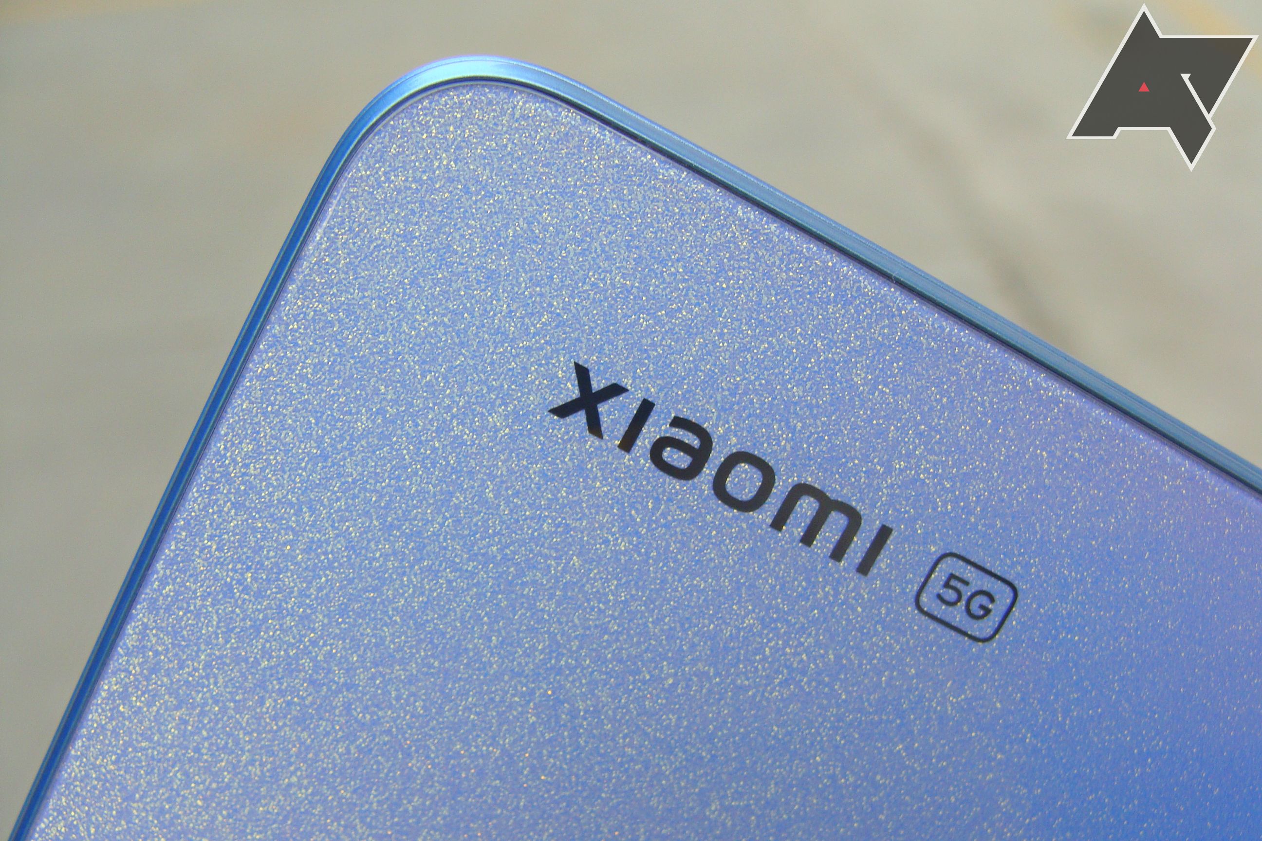 Xiaomi 11i 5G back corner logo