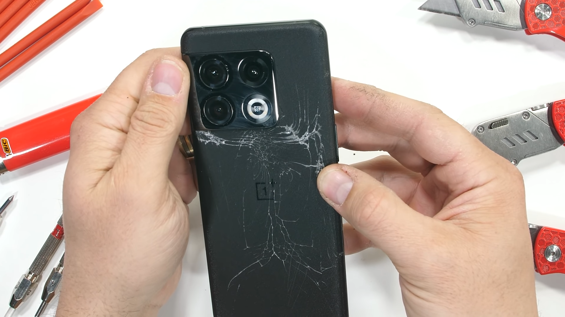 Somethings wrong with the OnePlus 10 Pro... - Durability Test! 7-27 screenshot