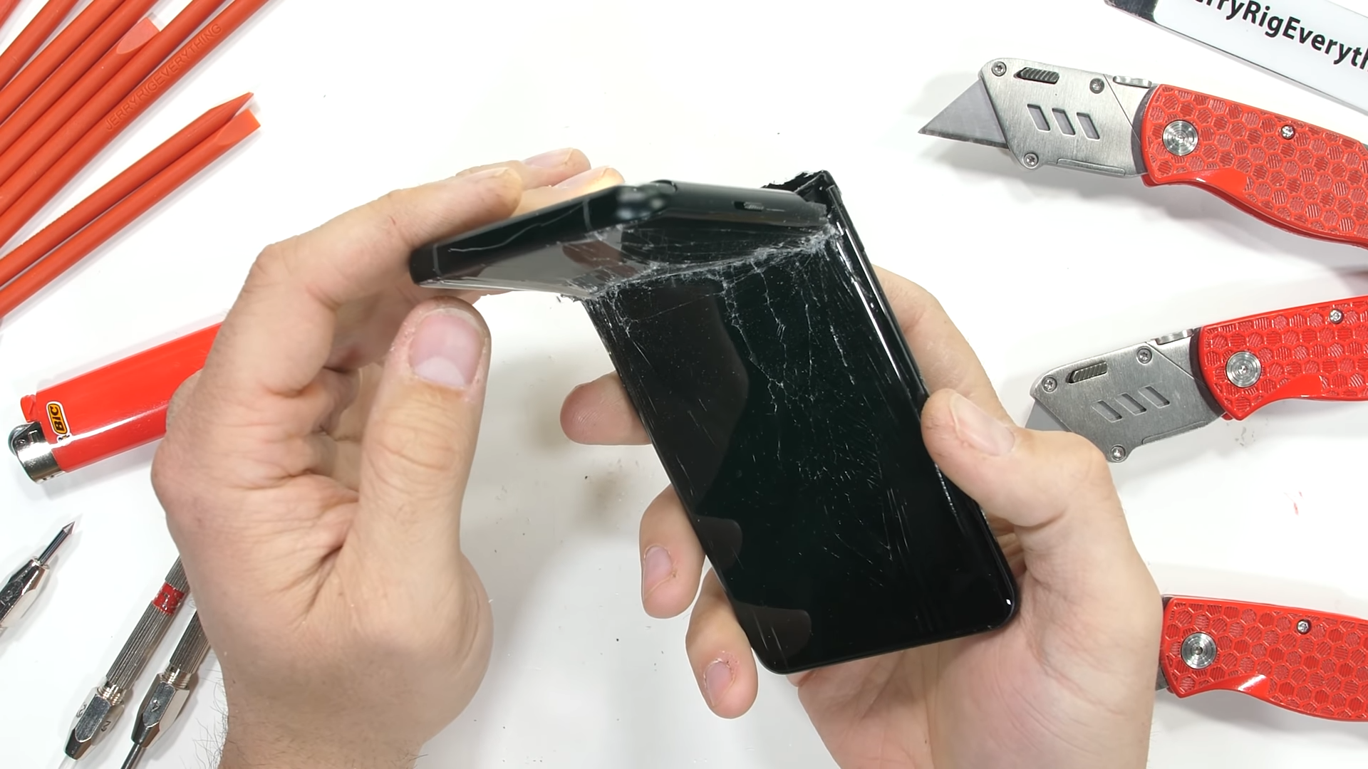 Somethings wrong with the OnePlus 10 Pro... - Durability Test! 7-51 screenshot