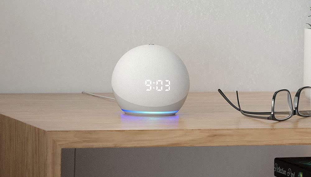 https://static1.anpoimages.com/wordpress/wp-content/uploads/2022/03/Amazon-Echo-Dot-4th-gen-with-clock-face.jpeg