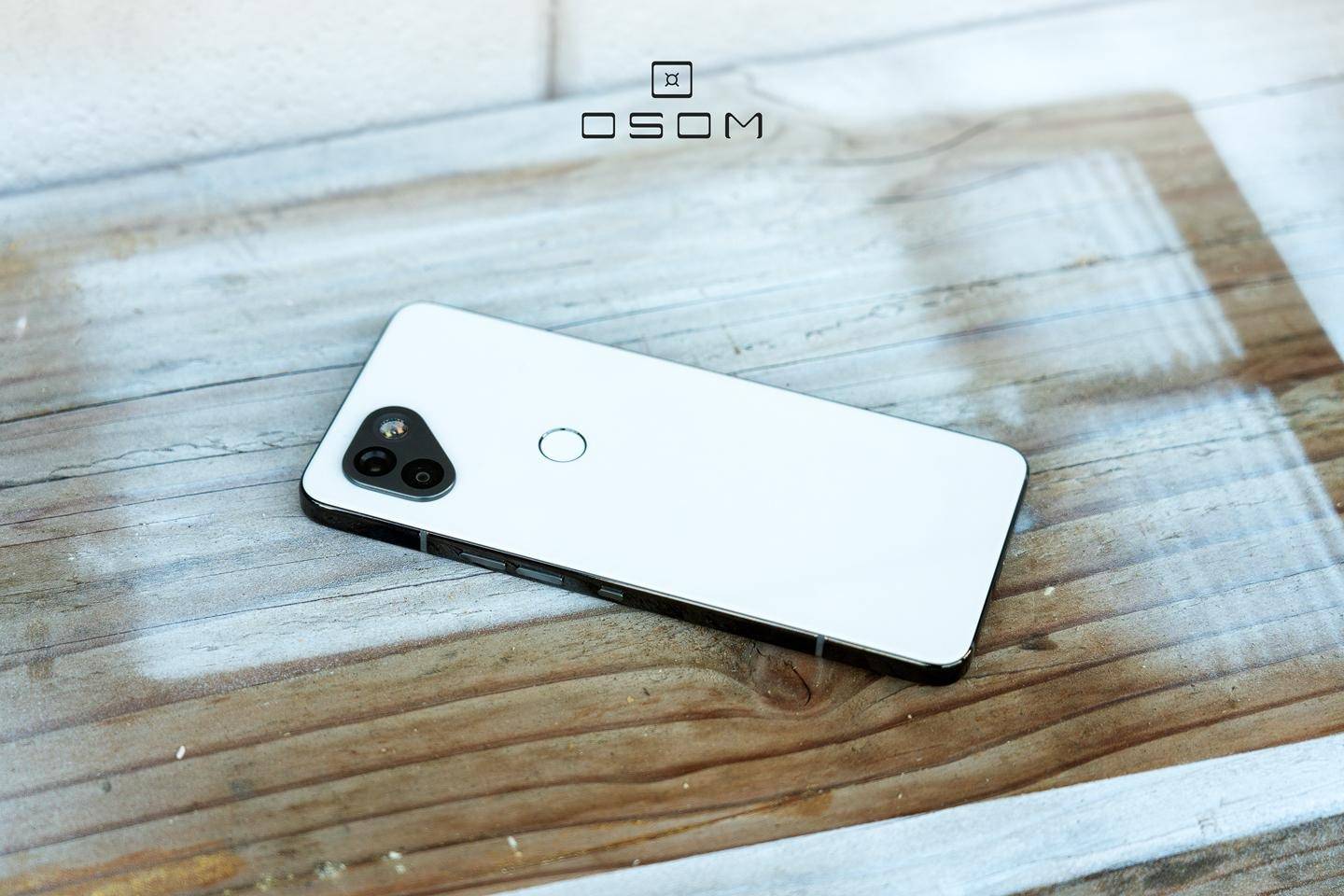 OSOM shows off 'Privacy Cable' that will come with OV1 smartphone