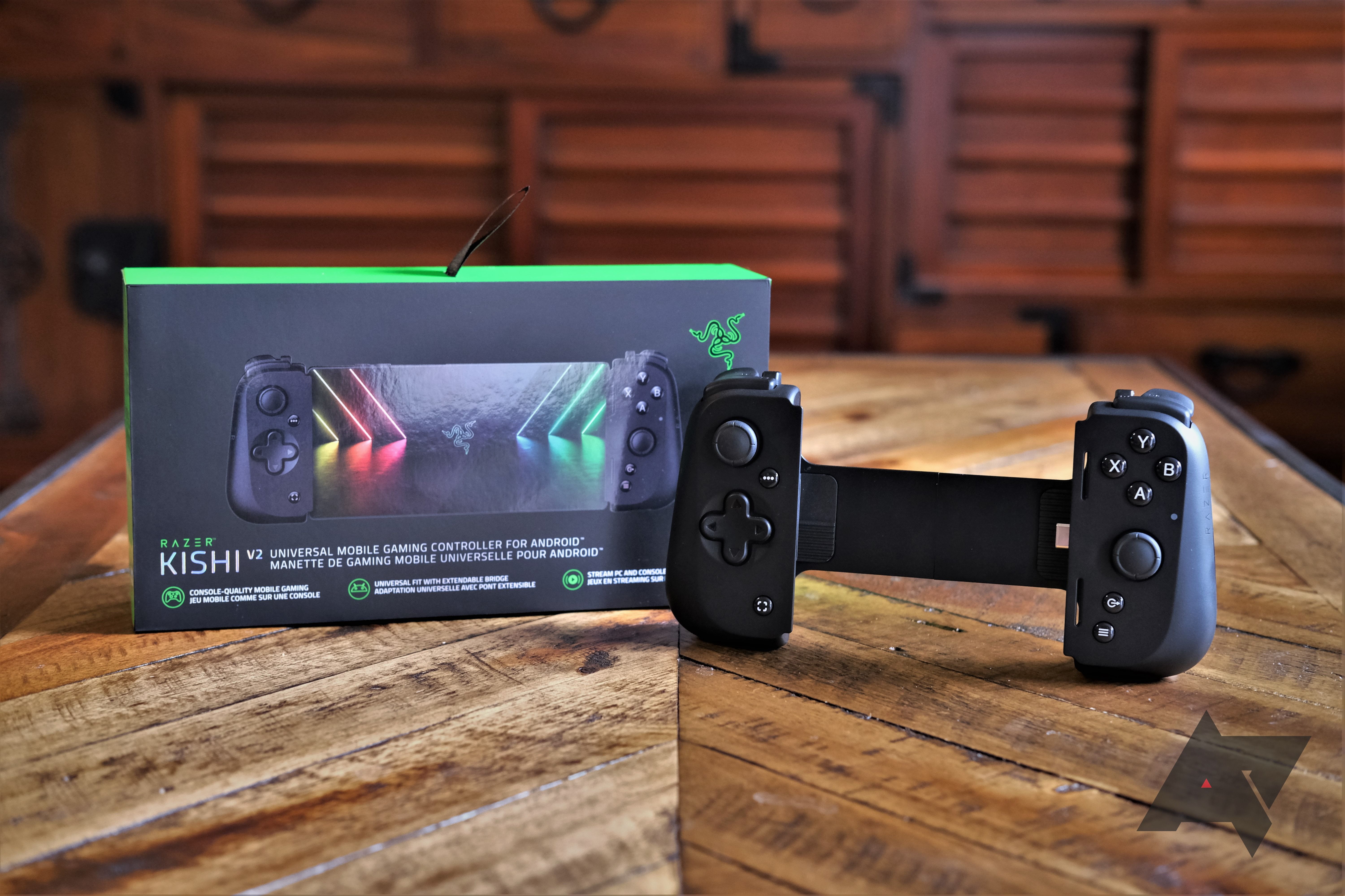 Razer Kishi V2 Review Standing Box and Controller