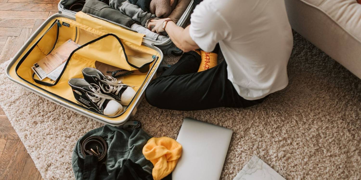 Come portare i tuoi dispositivi elettronici in viaggio 3 packing electronics hero.jpg?q=50&fit=contain&w=1500&h=&dpr=1