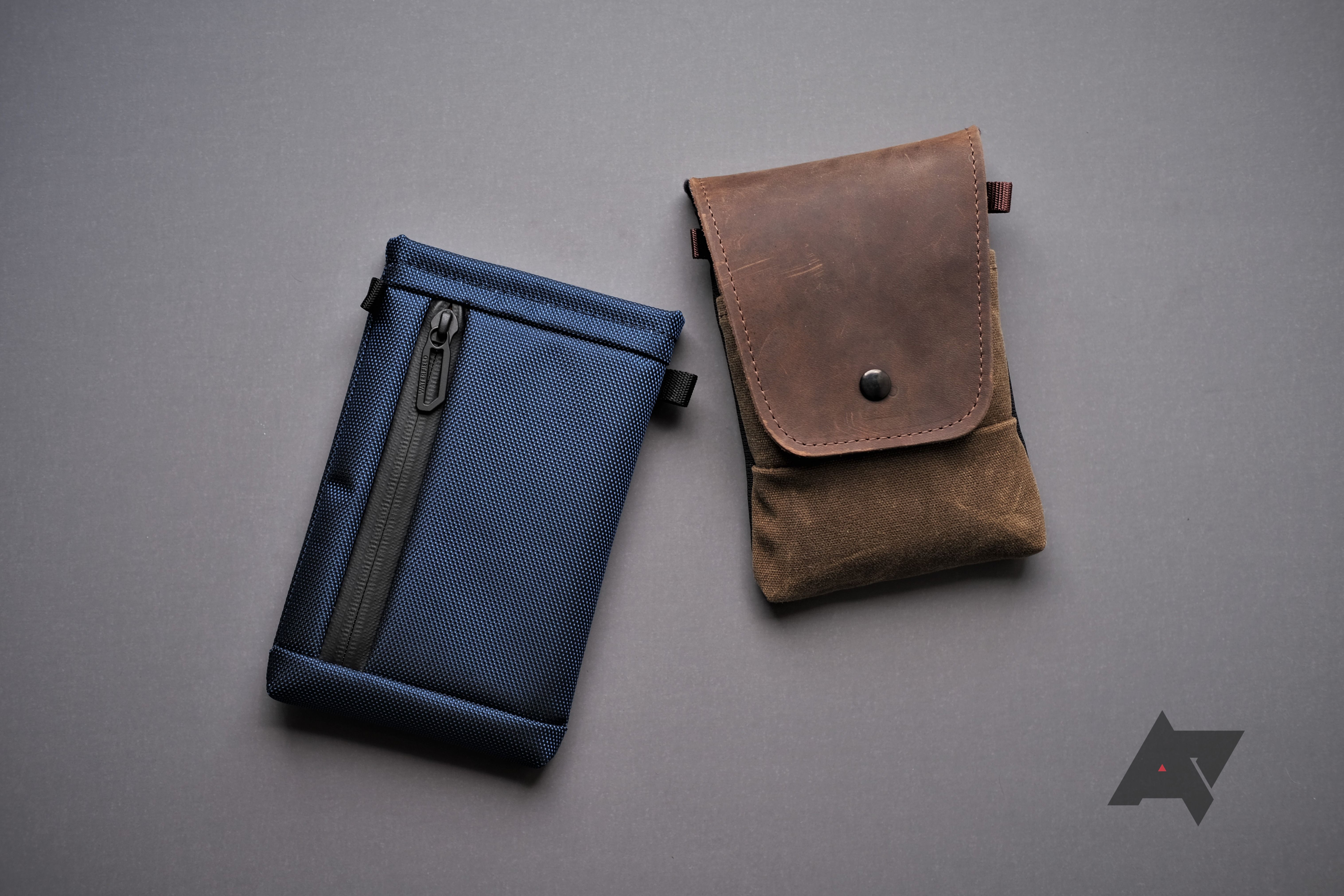 Waterfield CitySlicker Case and Analogue Pocket Pouch hands-on hero 