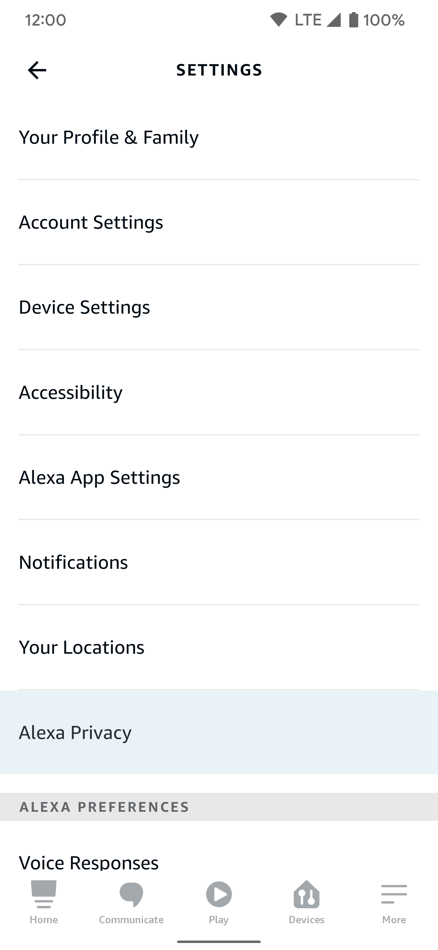 Tangkapan layar aplikasi Alexa untuk Android dengan tab Pengaturan dalam tampilan dan Privasi Alexa disorot.