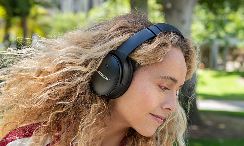 How do active noise canceling headphones work?