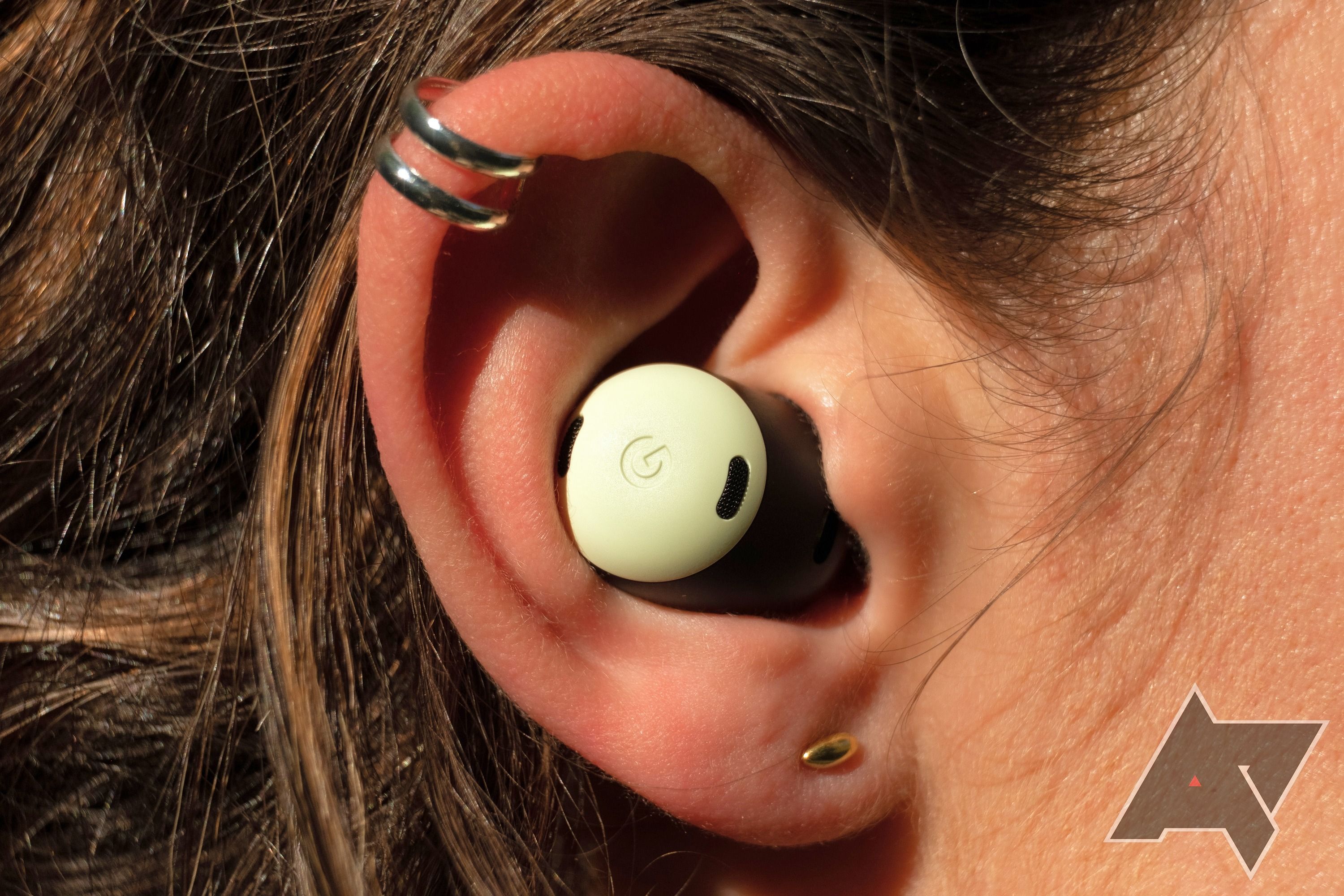 Google’s answer to a killer AirPods feature is going live on the Pixel 6 and 7 series