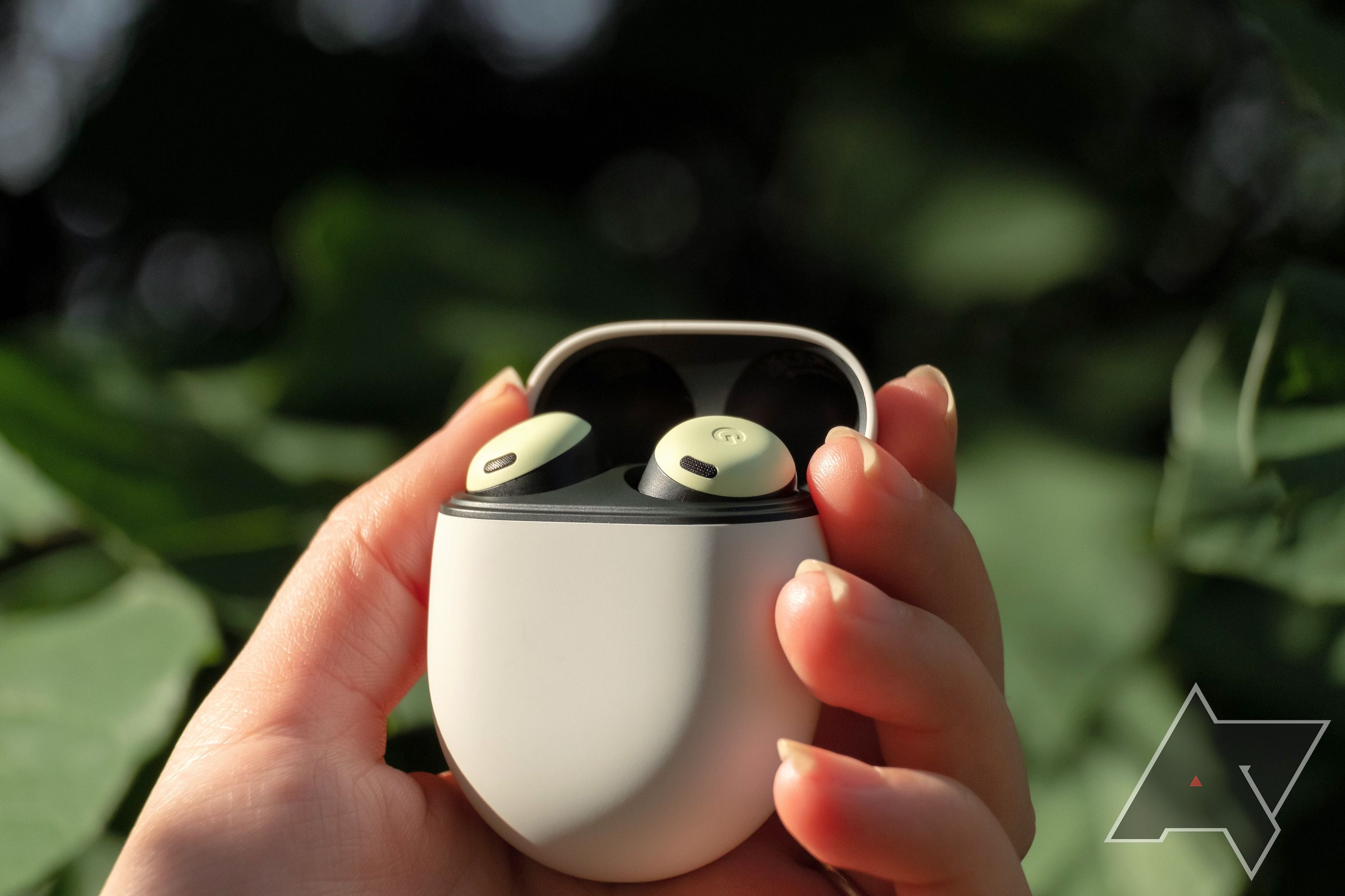 google-pixel-buds-pro-in-hand-1