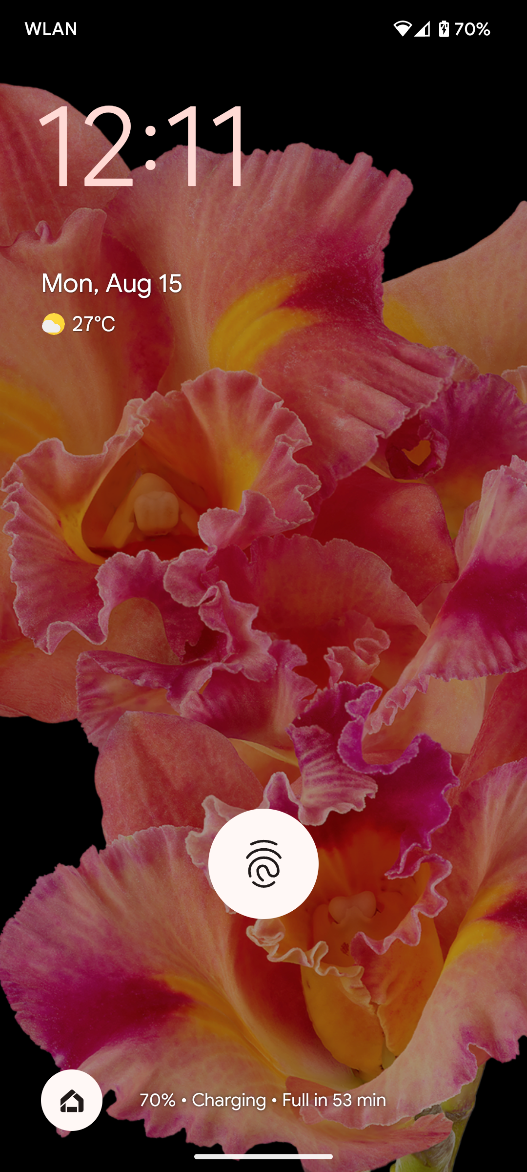 Android 13's lock screen with single-line clock activated