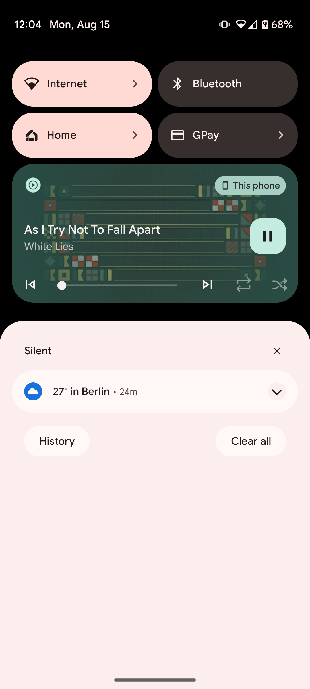 Android 13's notification shade with new media player