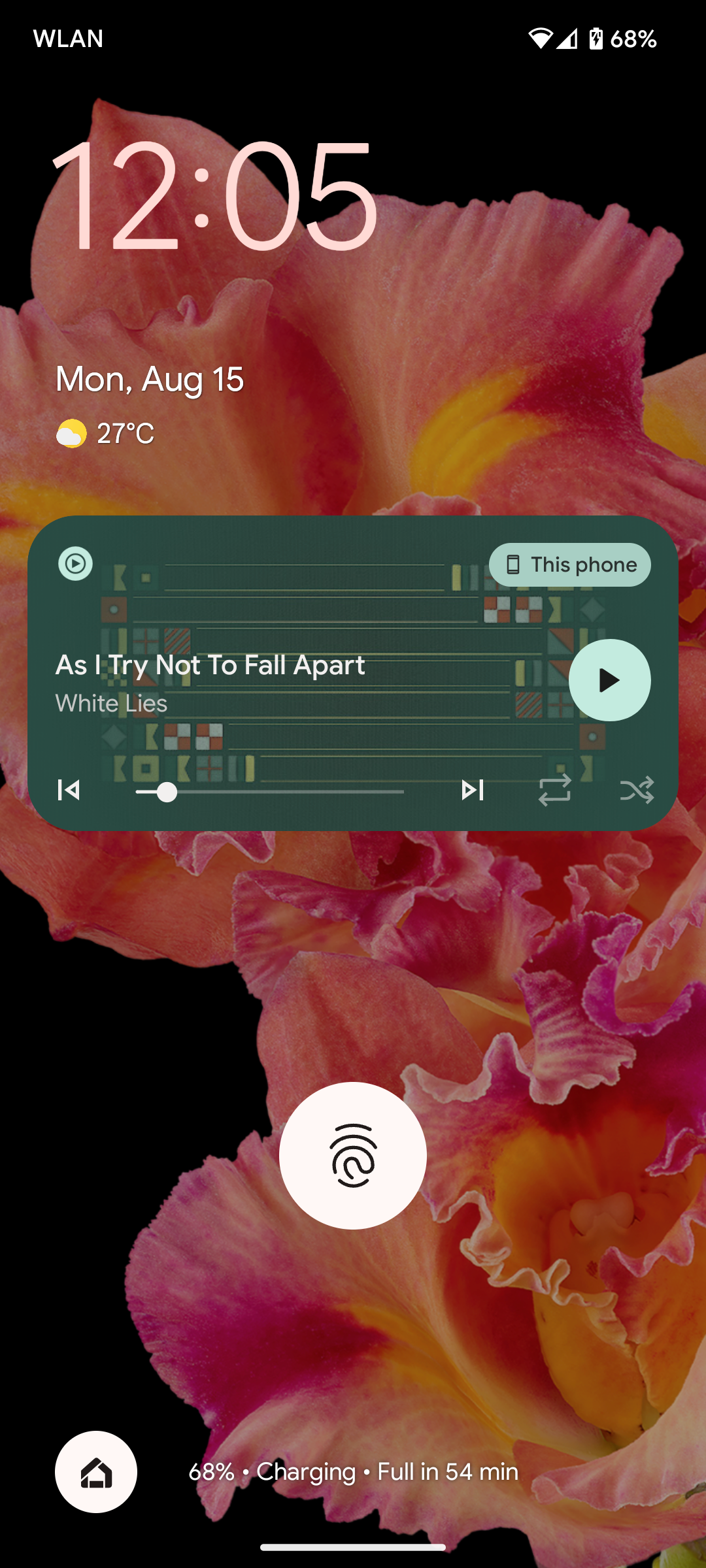 Android 13's lock screen with new media player