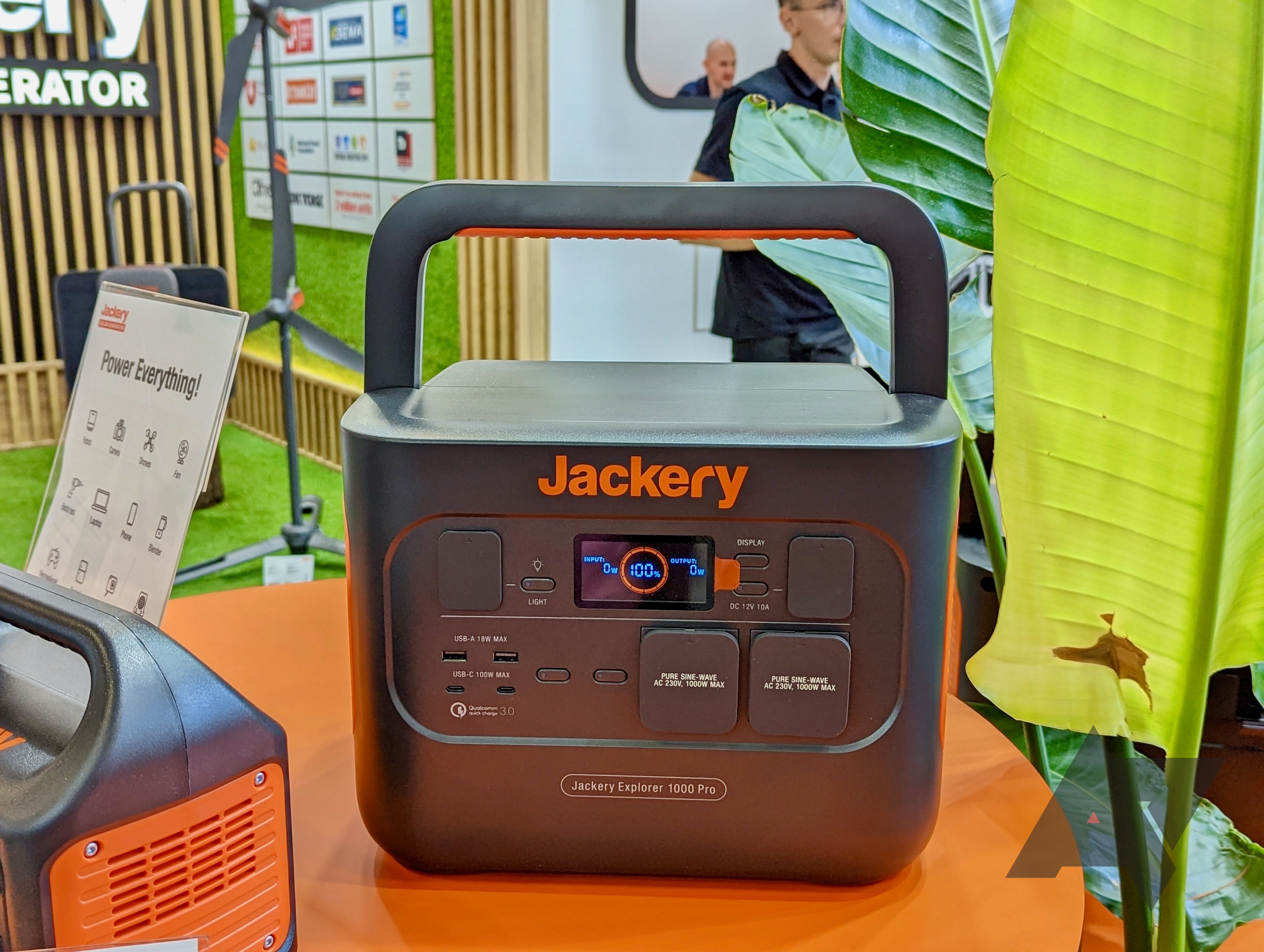 JACKERY Solar Generator 1000 Pro