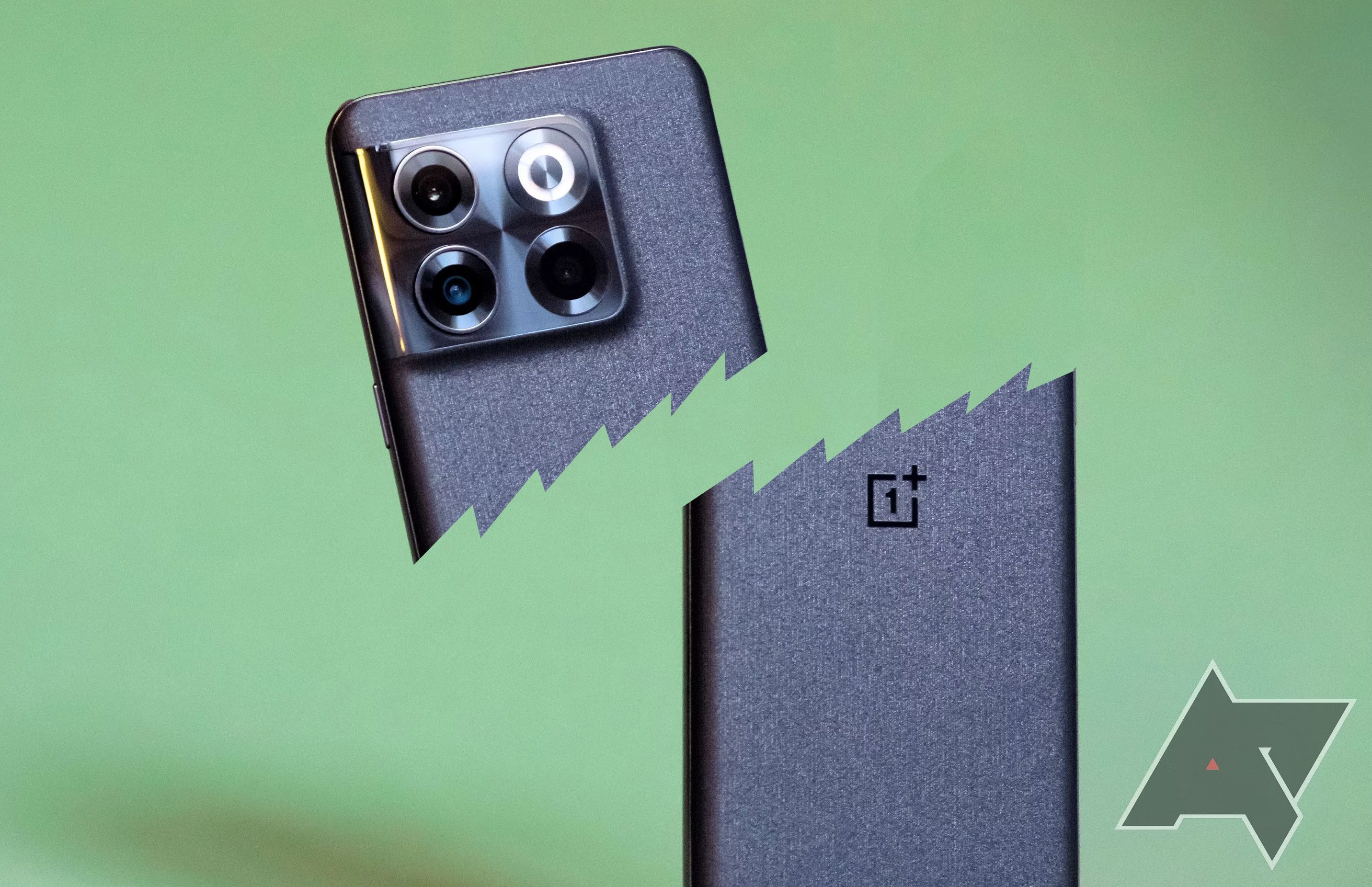 Folding the OnePlus 10T goes just about as tragically as it did for the 10 Pro