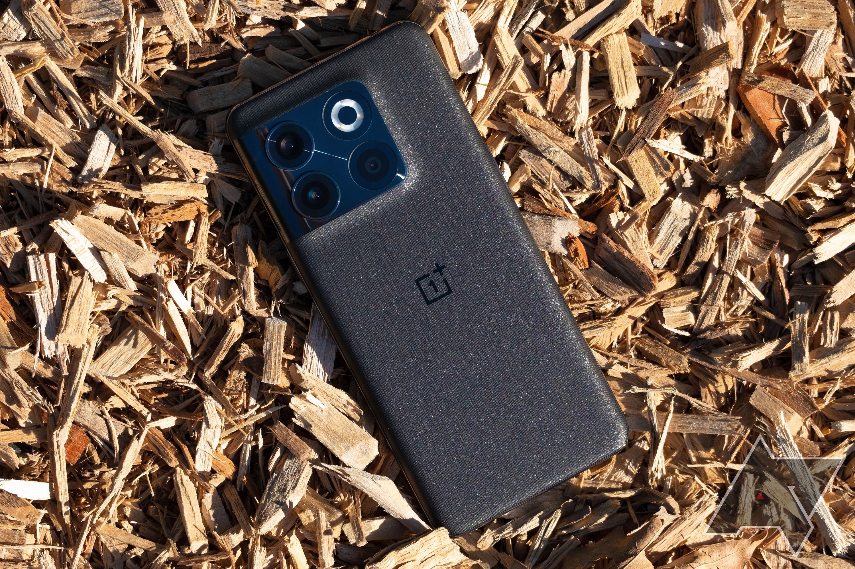 OnePlus 10T gets listed on , pre-order date revealed