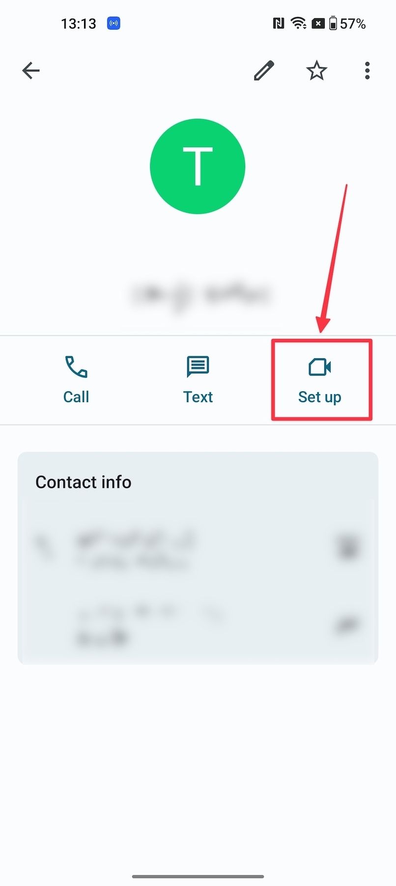 Captura de tela mostrando a opção de configuração de chamada de vídeo na página de informações de contato no Android