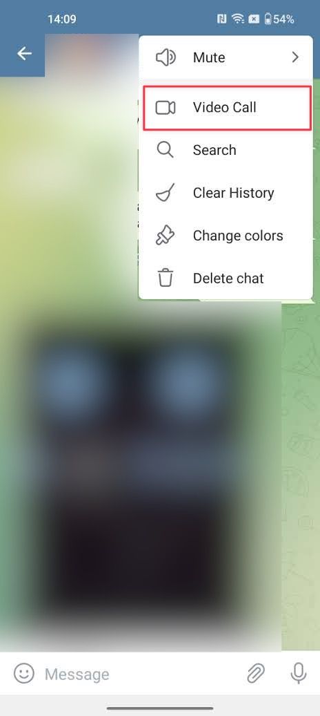 Captura de tela mostrando o botão Chamada de vídeo no bate-papo do Telegram