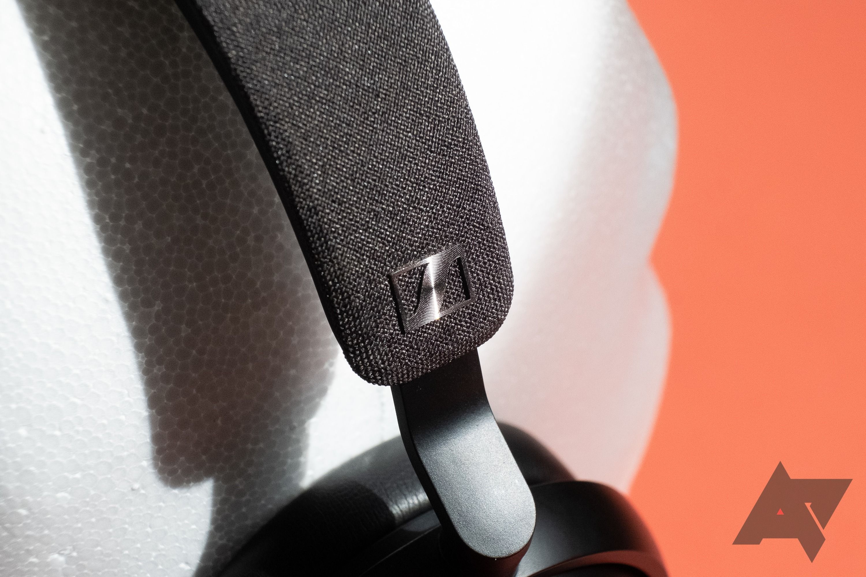 sennheiser-momentum-4-wireless-headphones-badge