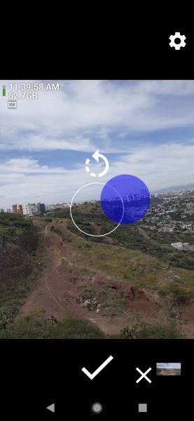Buka mode panorama Kamera yang menampilkan bantuan augmented reality 